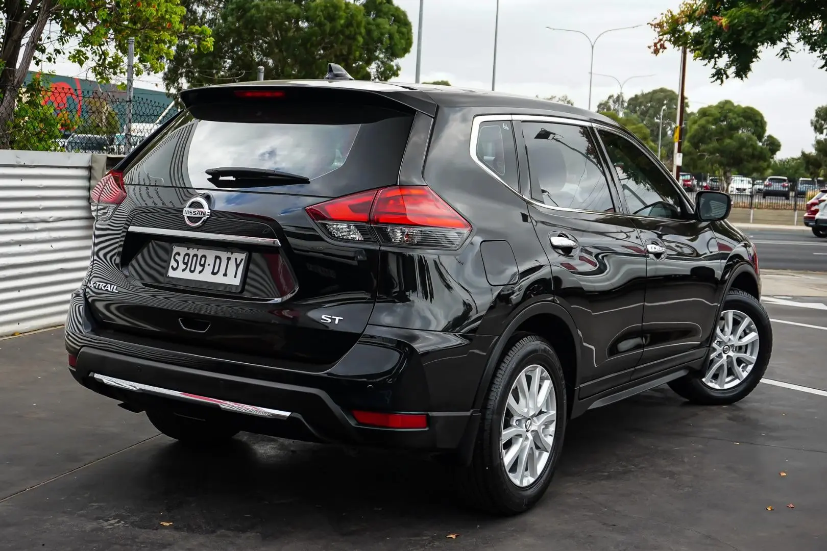 2019 Nissan X-TRAIL Gallery Image 3