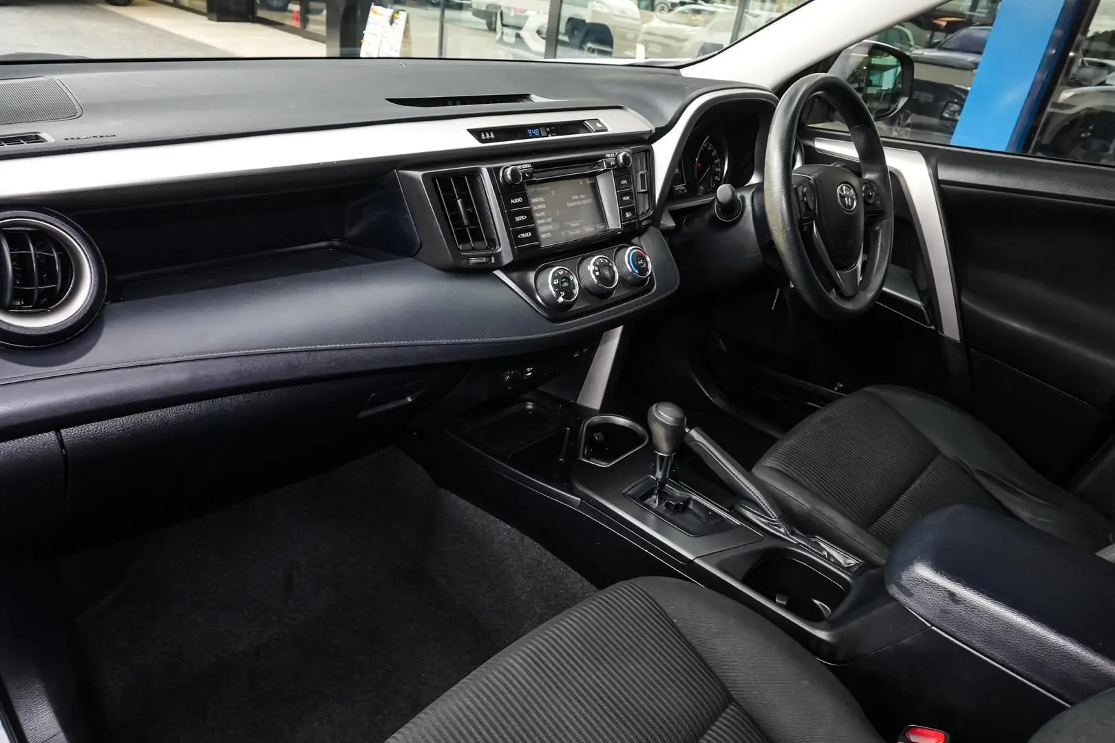 2017 Toyota RAV4 Gallery Image 10
