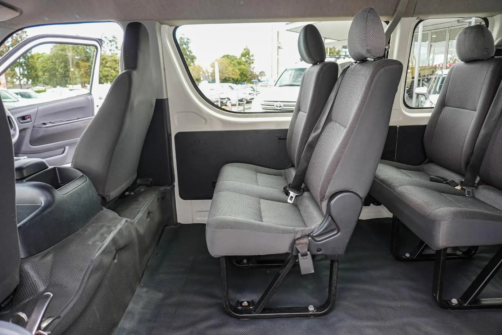 2017 Toyota Hiace Gallery Image 9