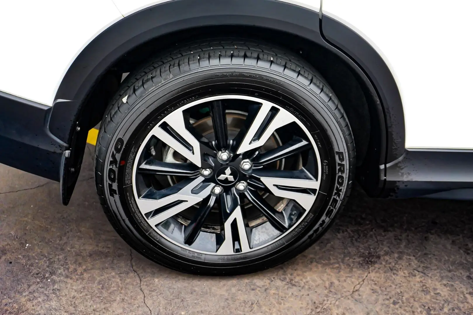 2023 Mitsubishi Eclipse Cross Gallery Image 16