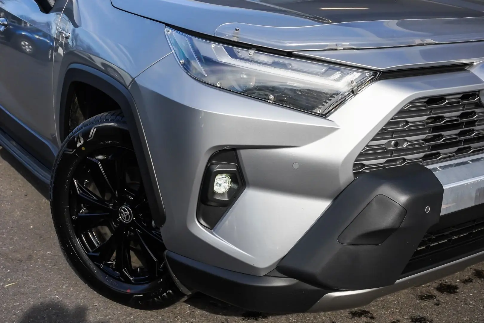 2024 Toyota RAV4 Gallery Image 9
