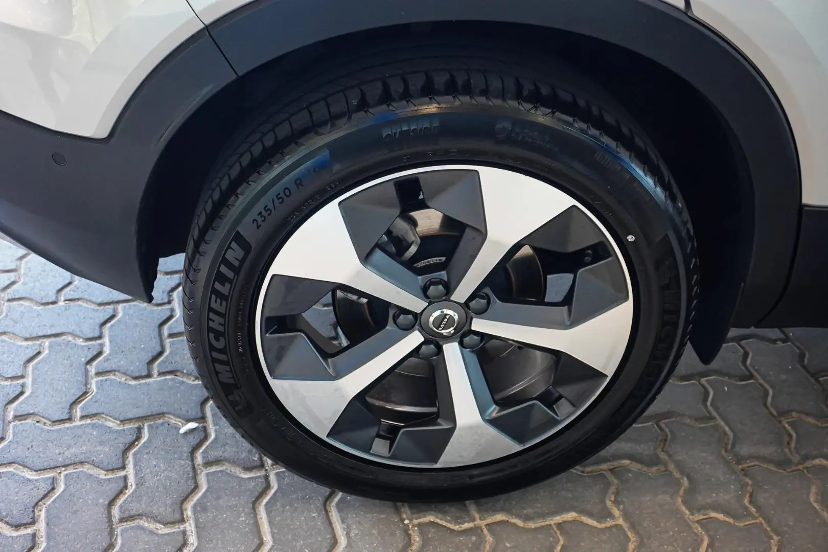 2023 Volvo XC40 Gallery Image 18