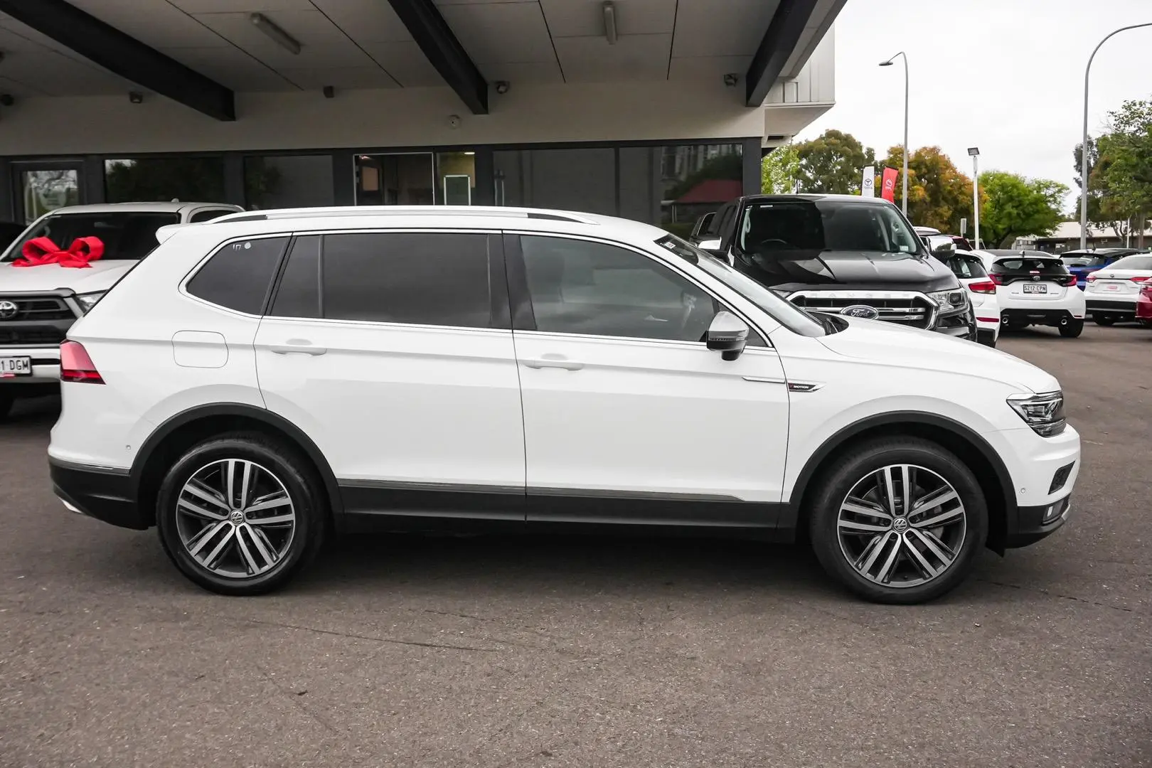 2020 Volkswagen Tiguan Gallery Image 4