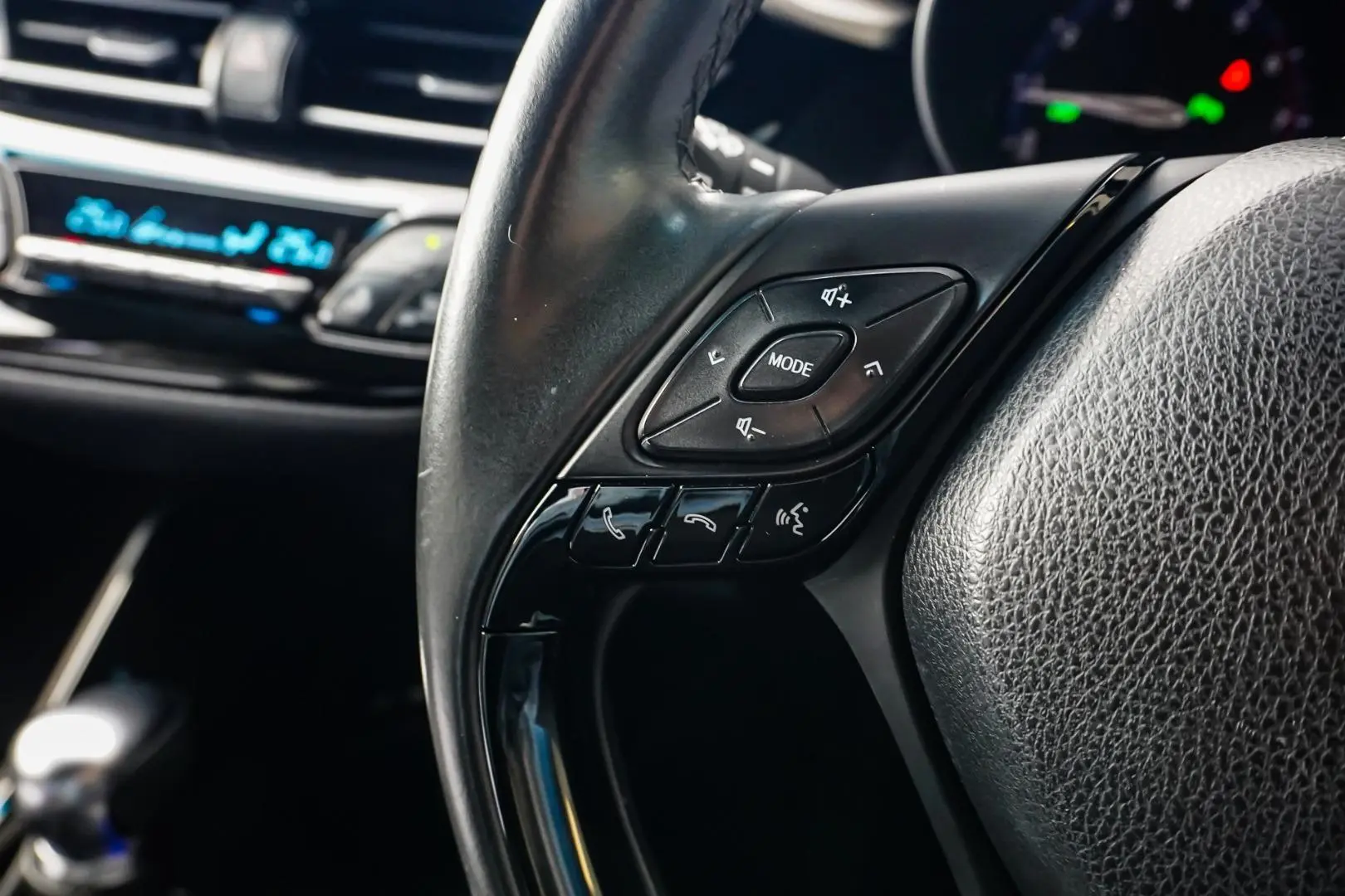 2019 Toyota C-HR Gallery Image 21