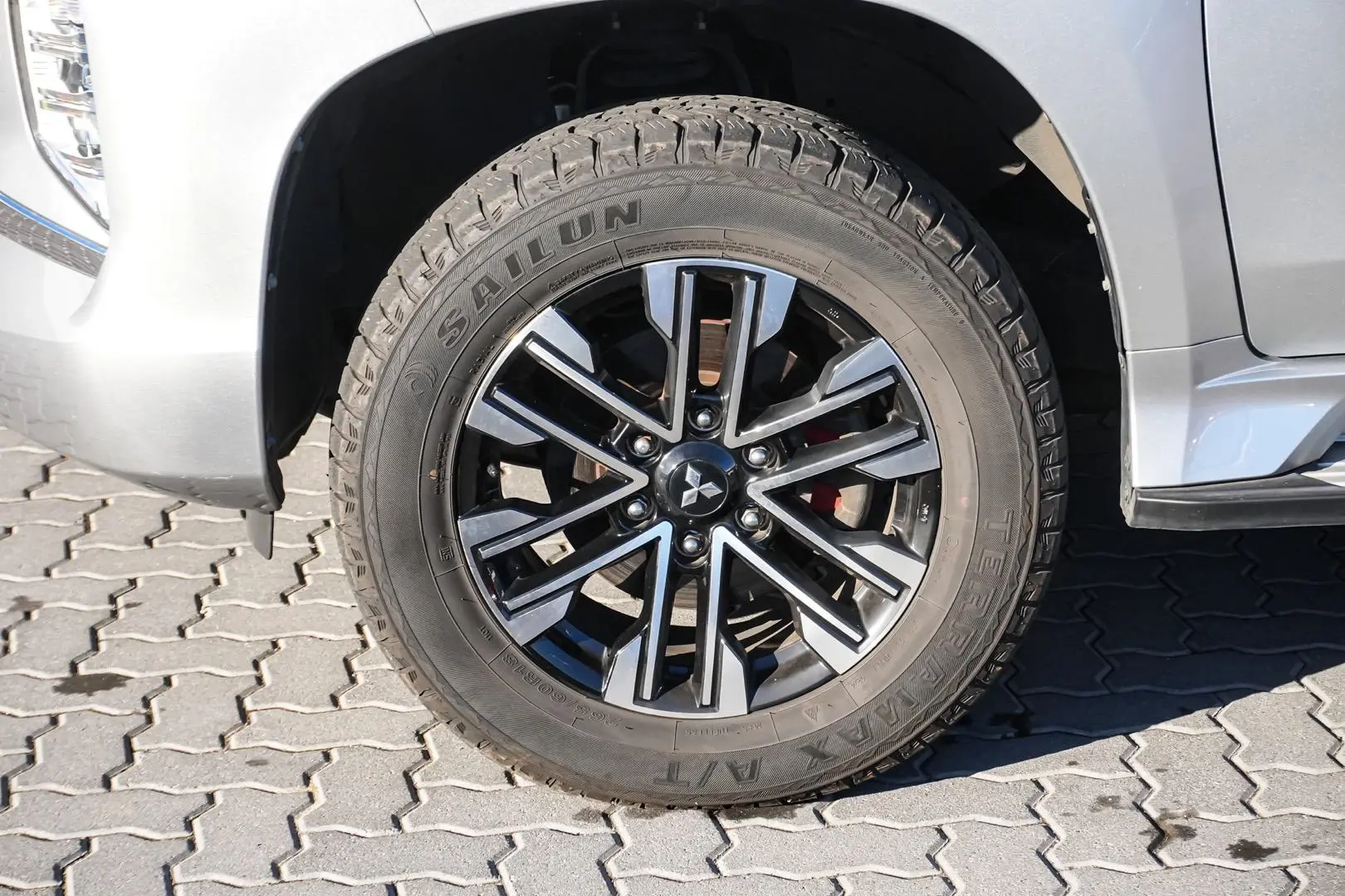 2020 Mitsubishi Pajero Sport Gallery Image 13