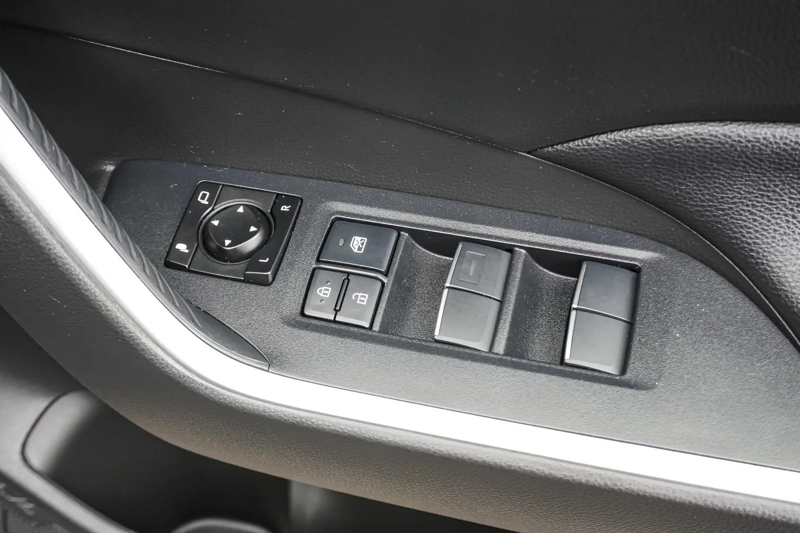2020 Toyota RAV4 Gallery Image 18