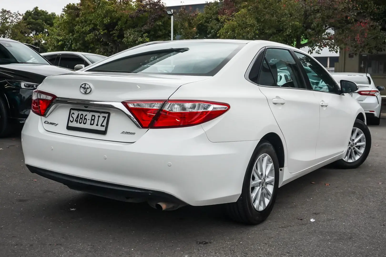 2015 Toyota Camry Gallery Image 3