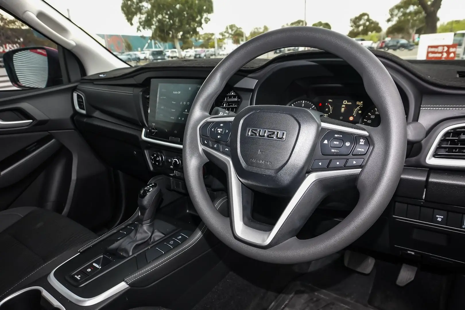2025 Isuzu MU-X Gallery Image 7