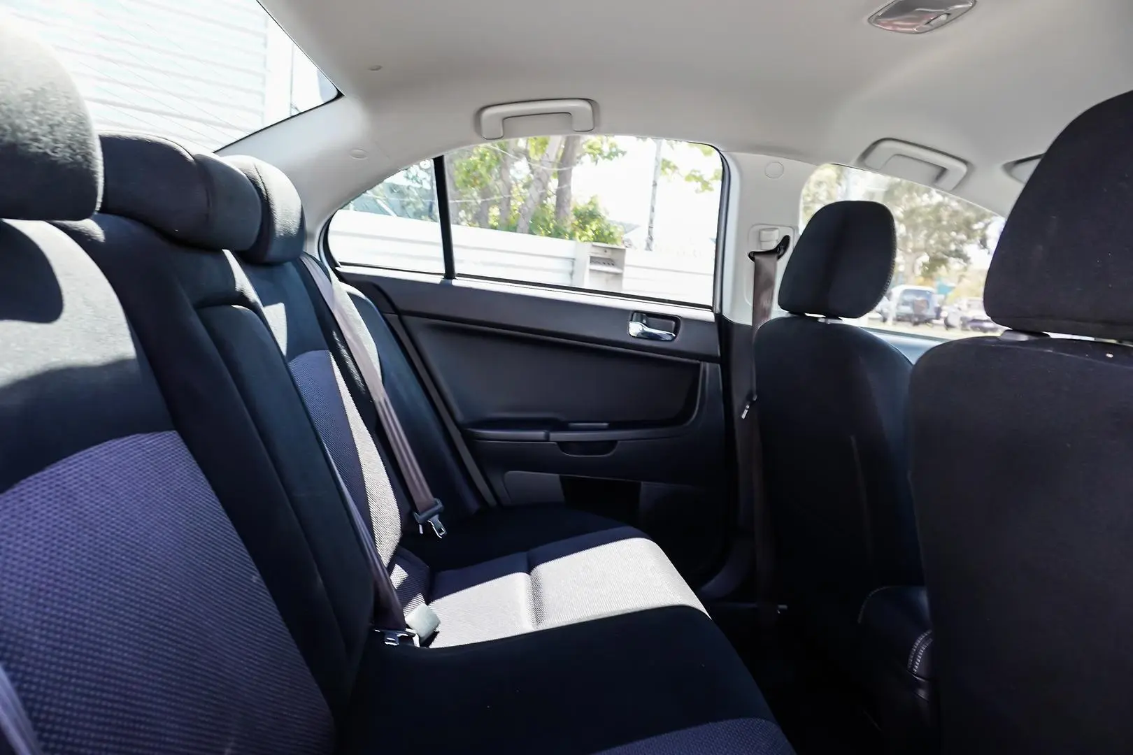 2017 Mitsubishi Lancer Gallery Image 8