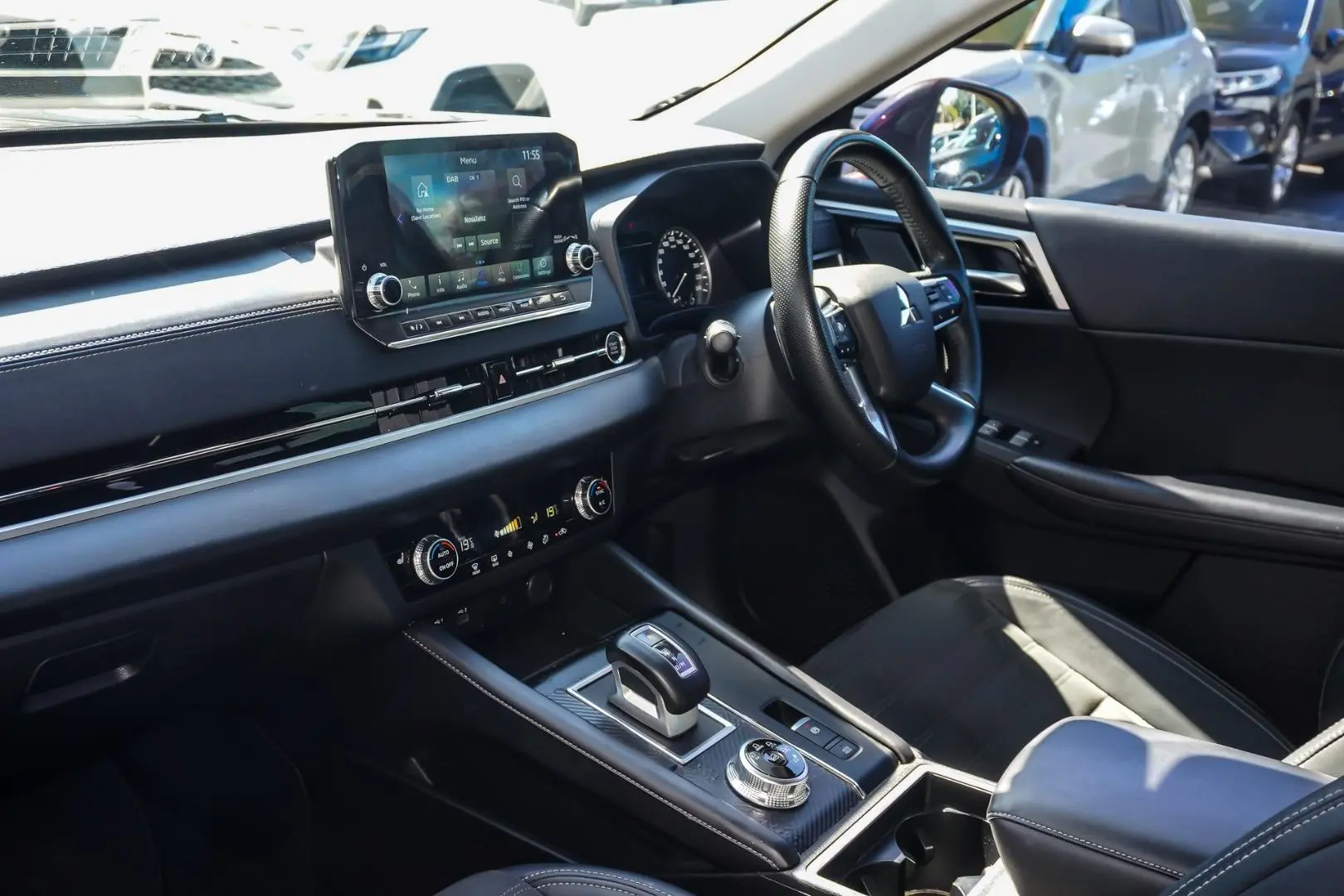 2024 Mitsubishi Outlander Gallery Image 9