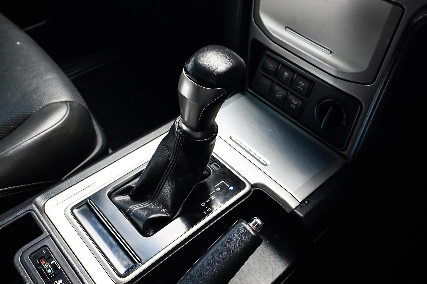 2019 Toyota Landcruiser Prado Gallery Image 24