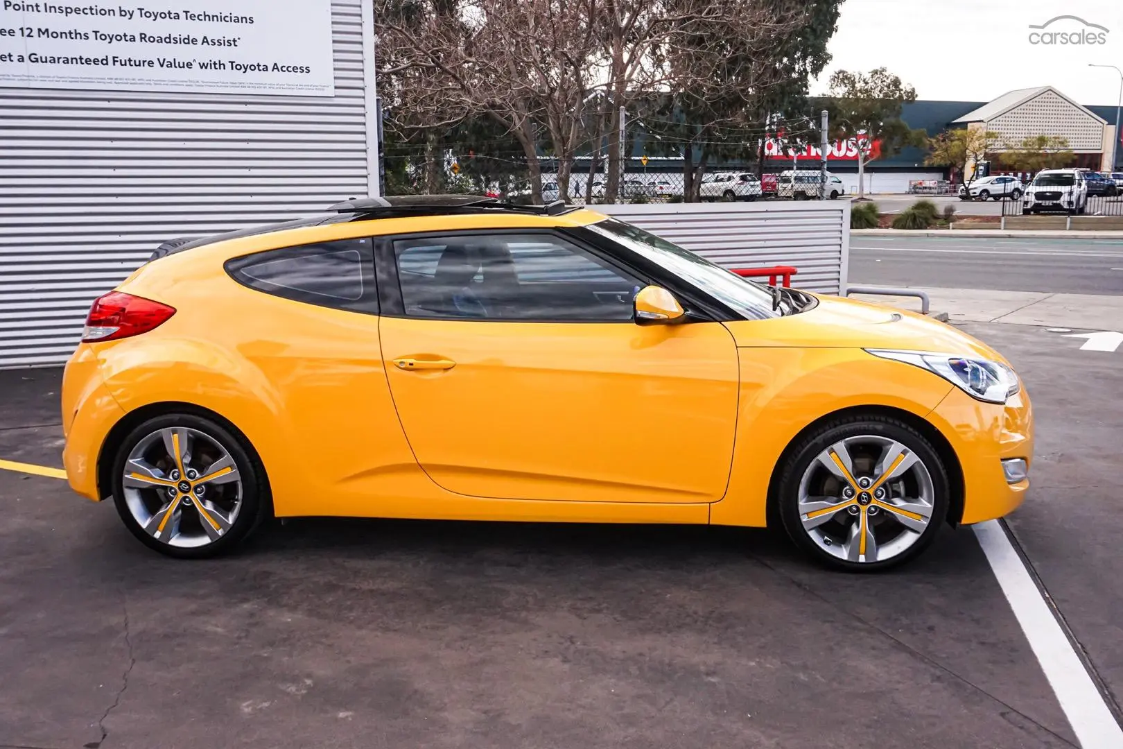 2013 Hyundai Veloster Image 3