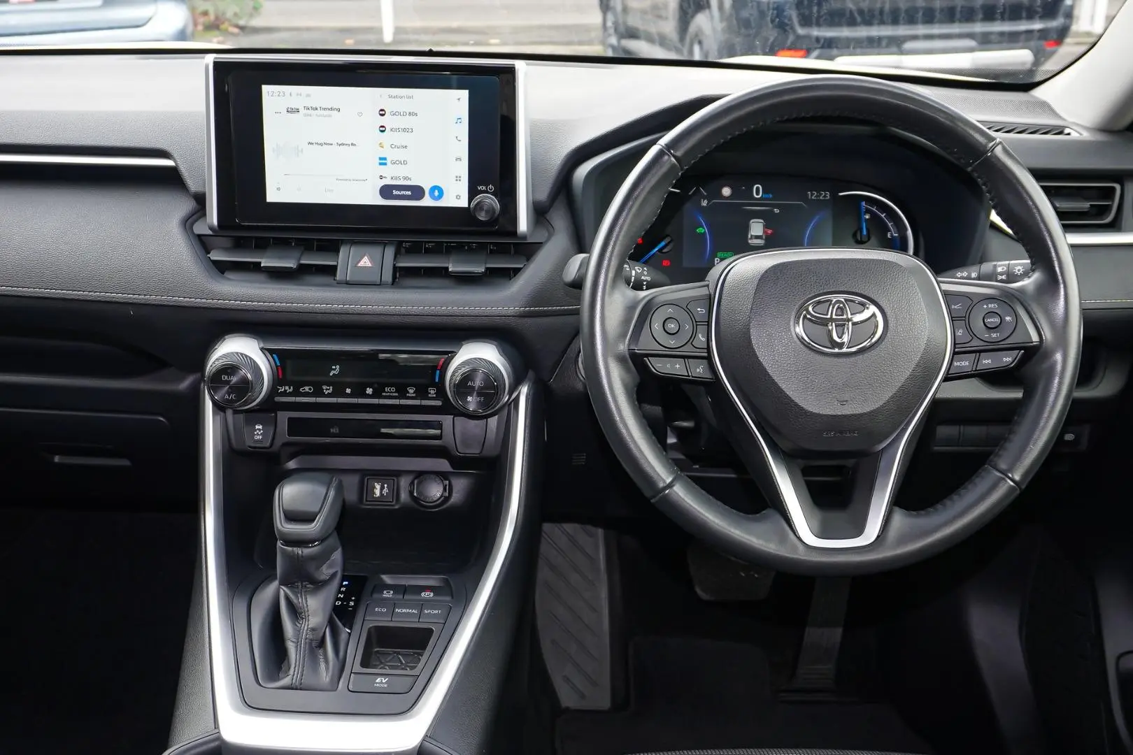 2024 Toyota RAV4 Gallery Image 9