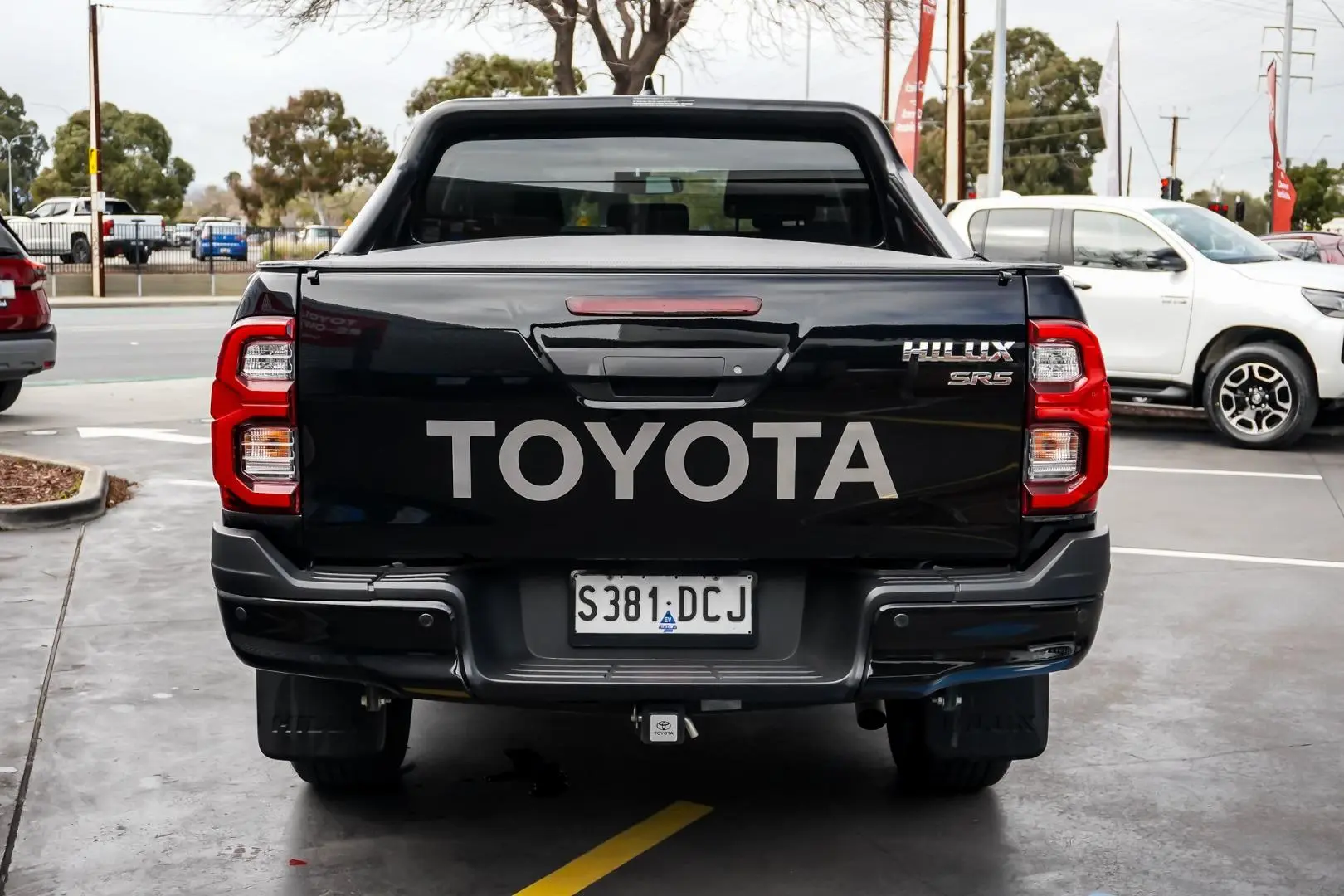 2024 Toyota Hilux Gallery Image 6