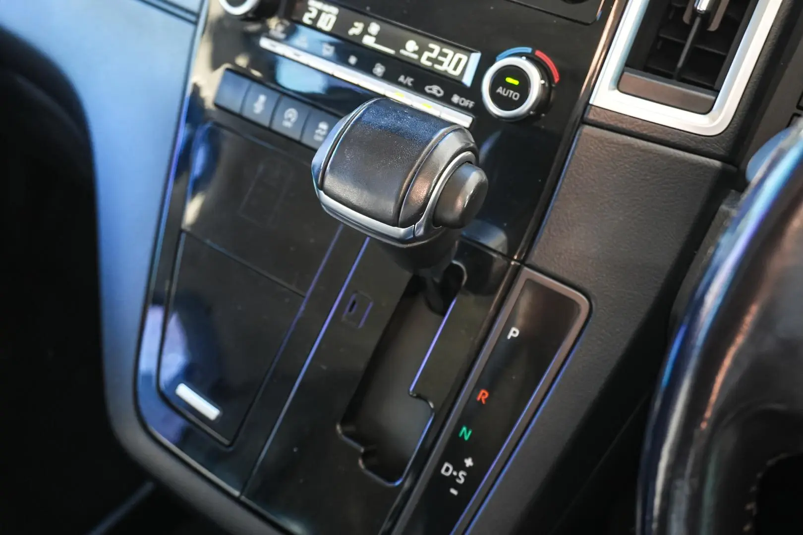2019 Toyota Granvia Gallery Image 22