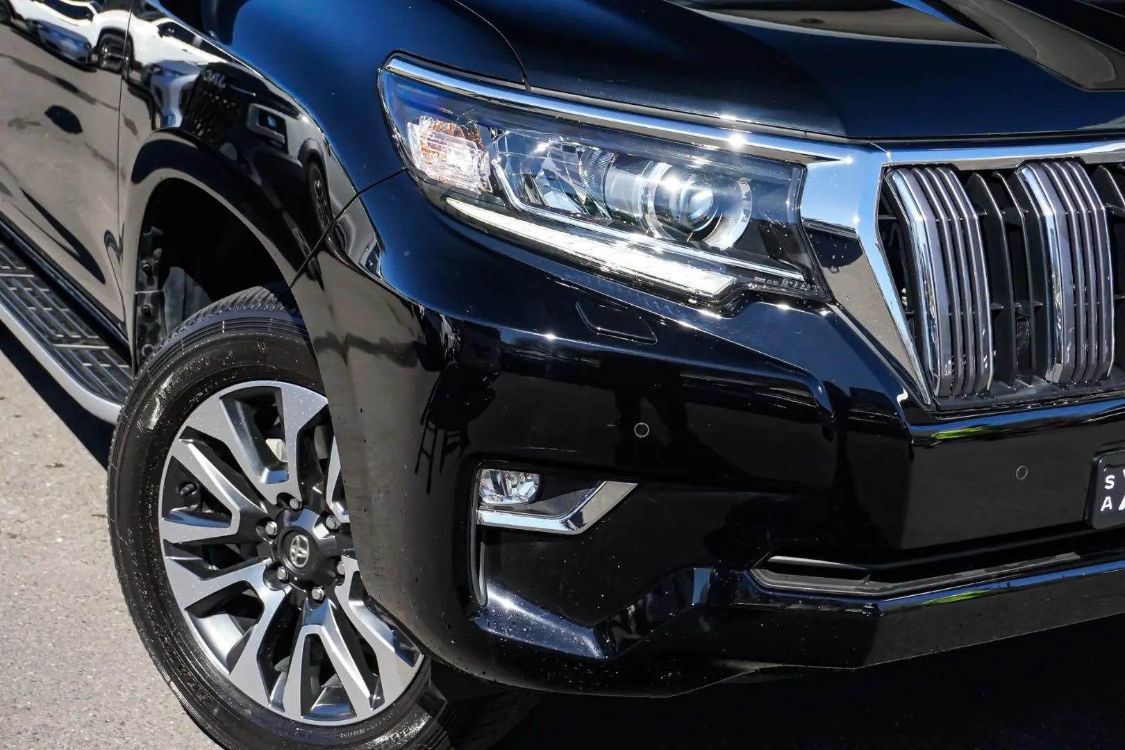 2023 Toyota Landcruiser Prado Gallery Image 11