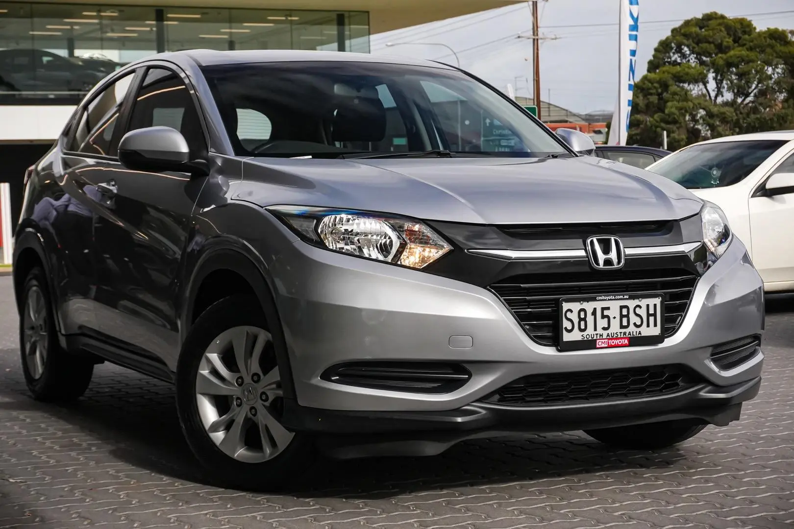 2017 Honda HR-V Gallery Image 2
