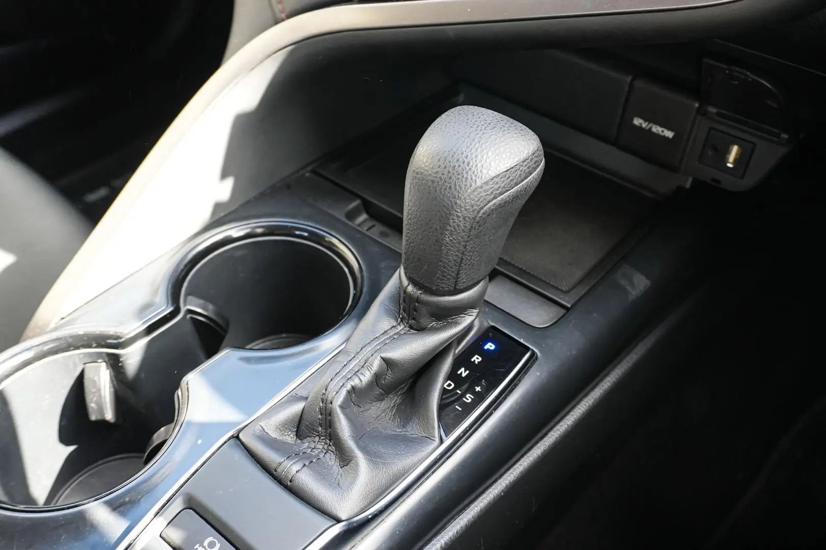 2019 Toyota Camry Gallery Image 16