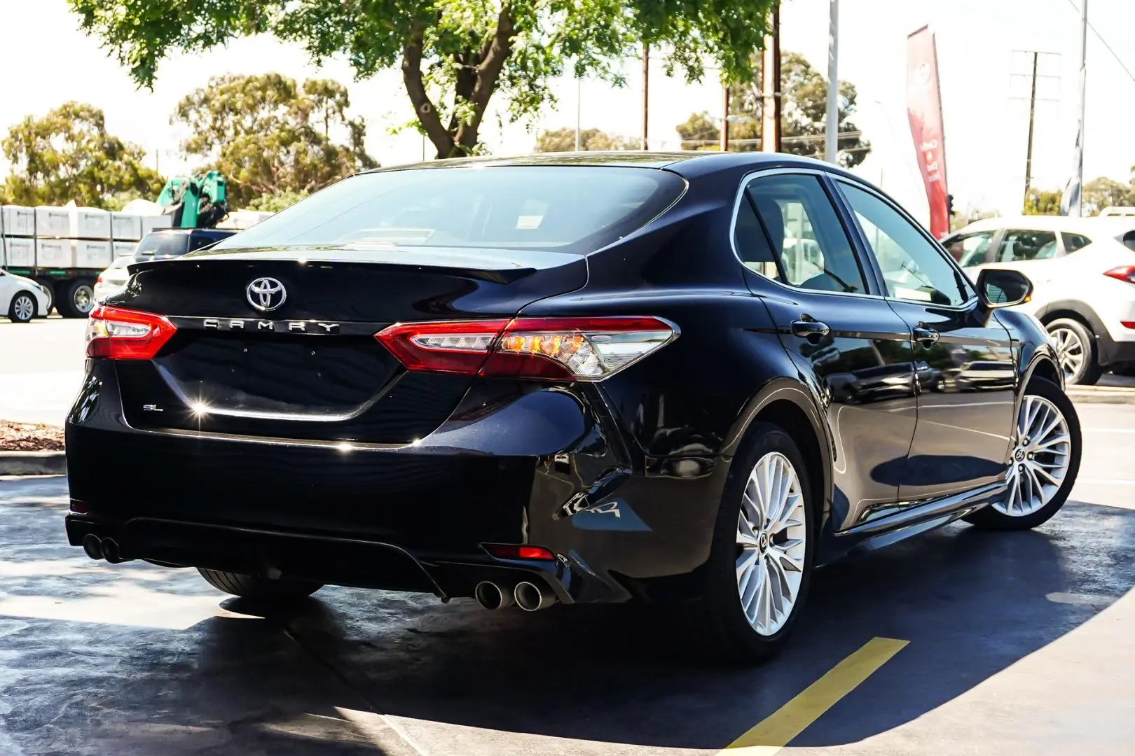 2019 Toyota Camry Gallery Image 3