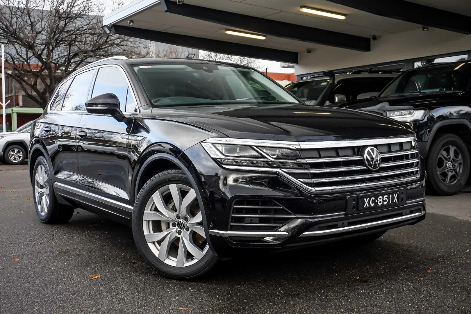 2022 Volkswagen Touareg Gallery Image 2