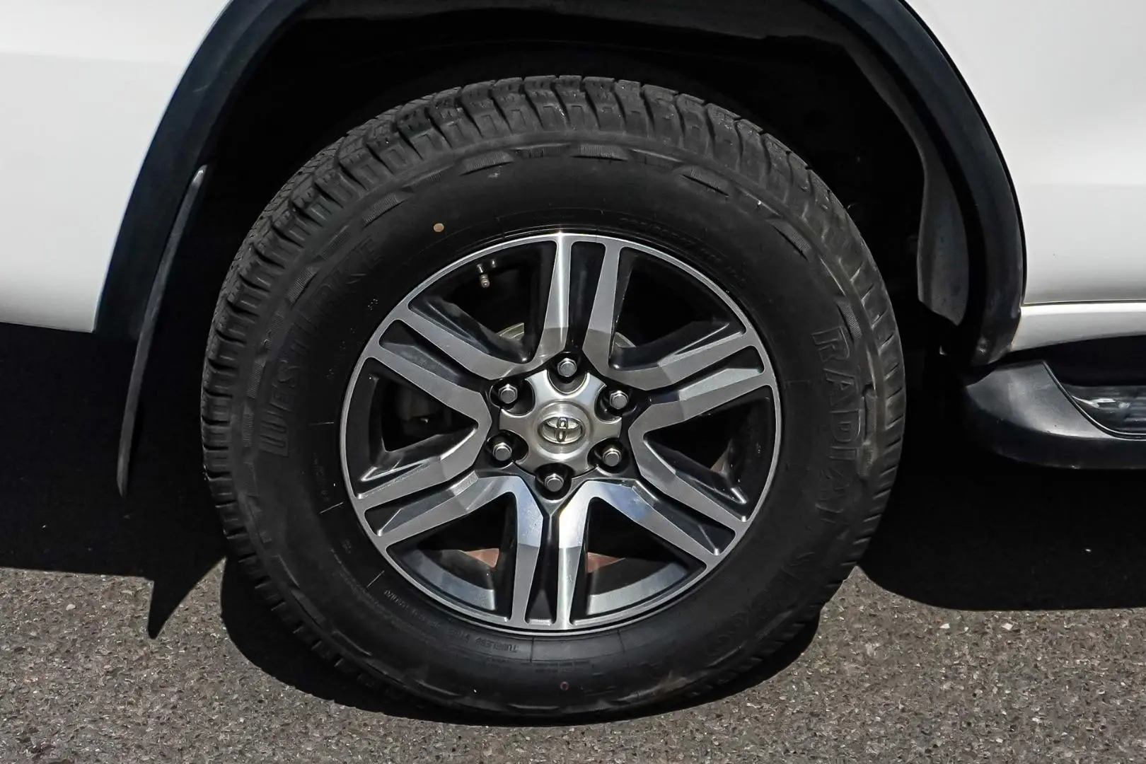 2022 Toyota Fortuner Gallery Image 15