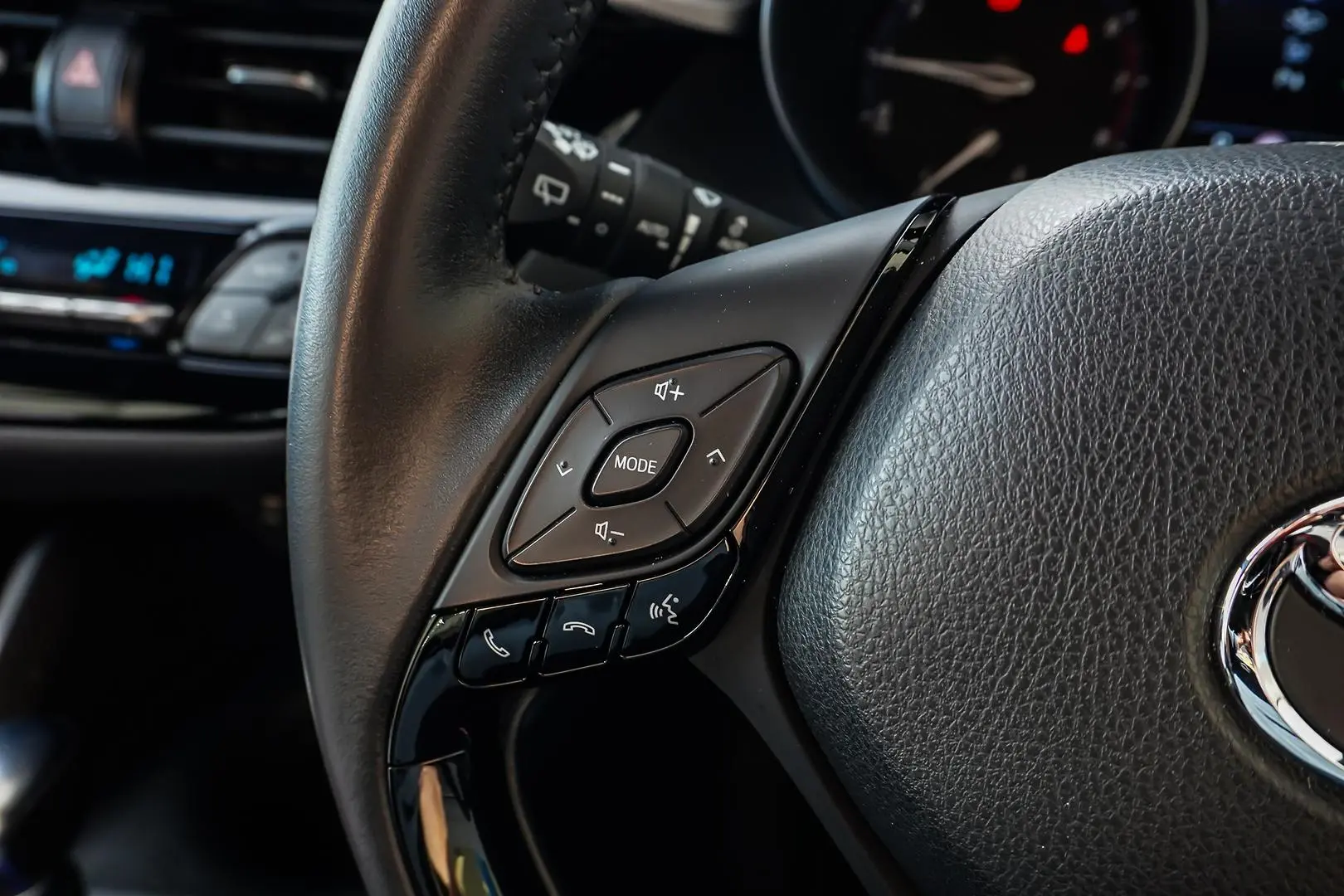 2023 Toyota C-HR Gallery Image 18