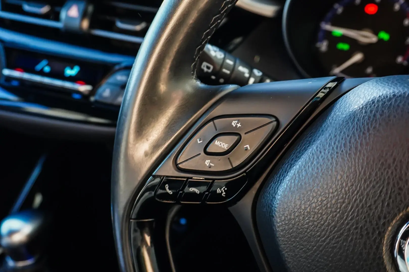 2017 Toyota C-HR Gallery Image 19