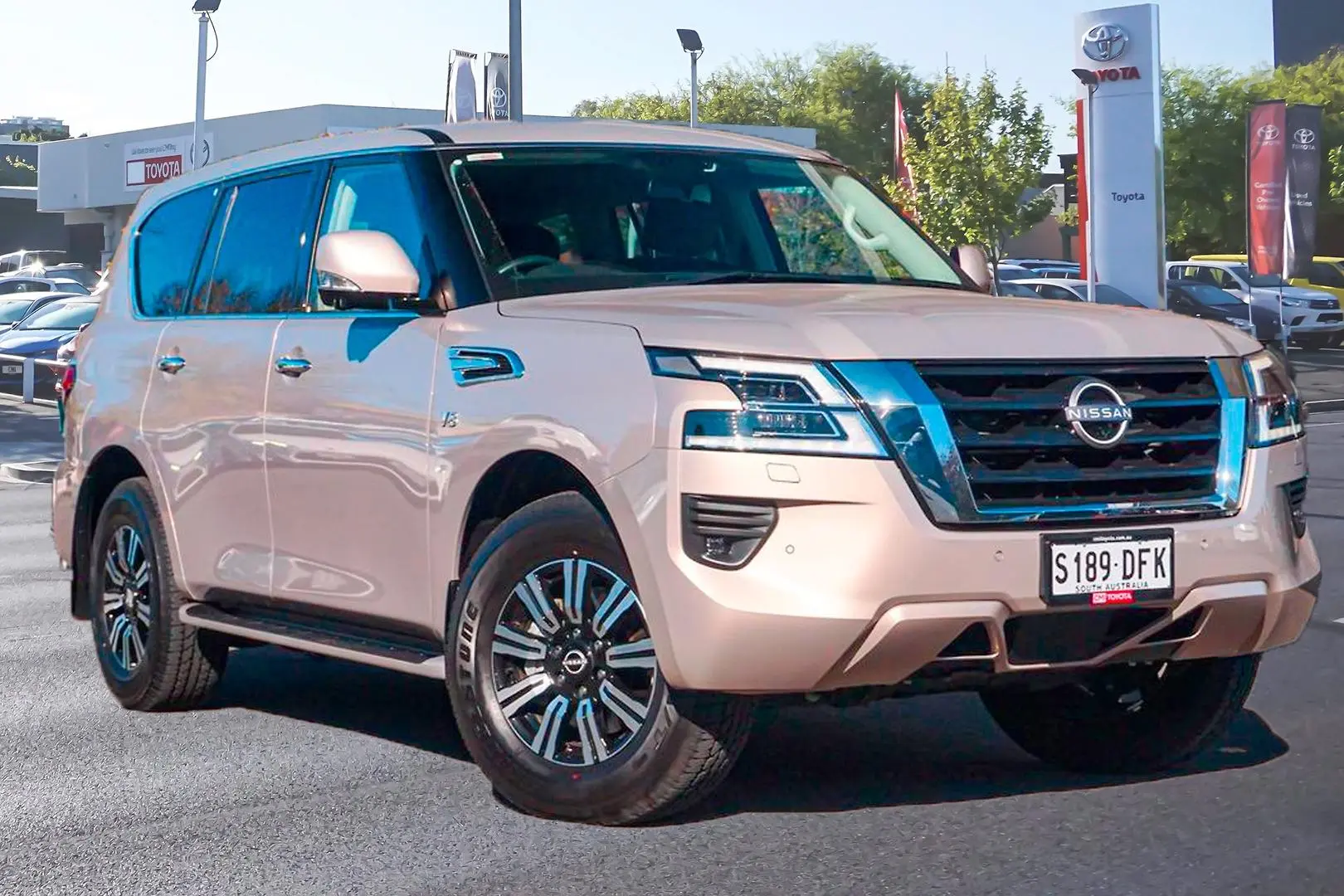 2023 Nissan Patrol Gallery Image 1
