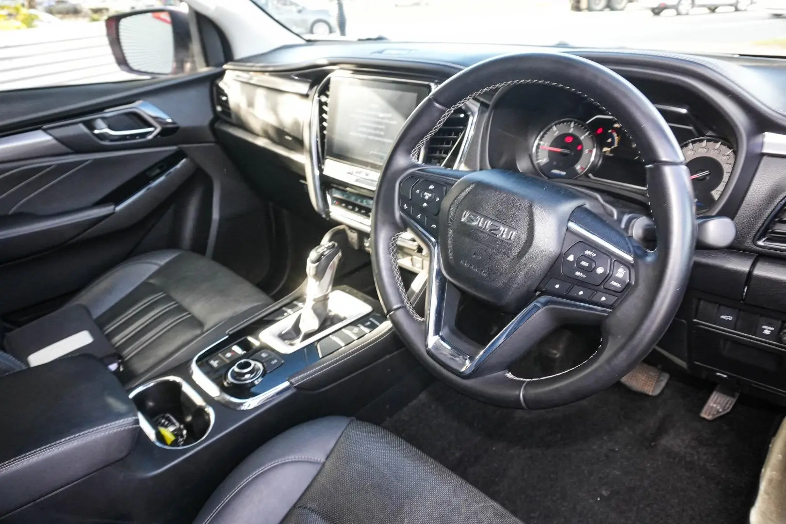 2022 Isuzu MU-X Gallery Image 7
