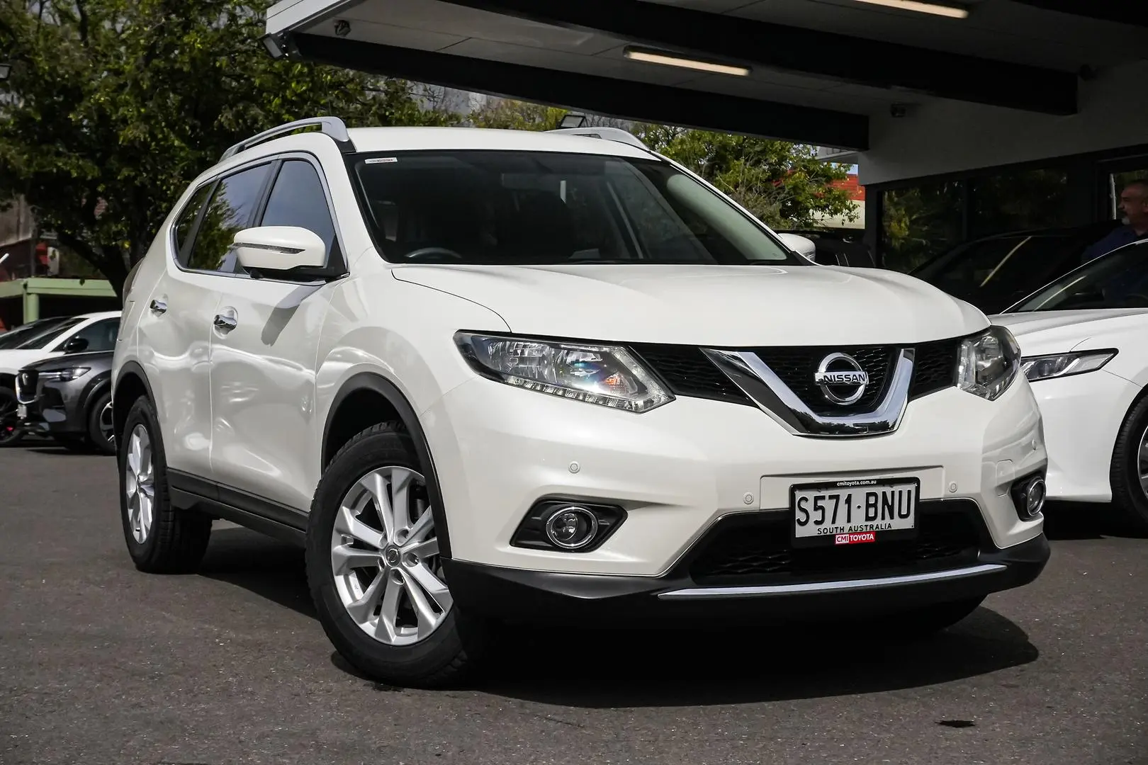 2017 Nissan X-TRAIL Gallery Image 2