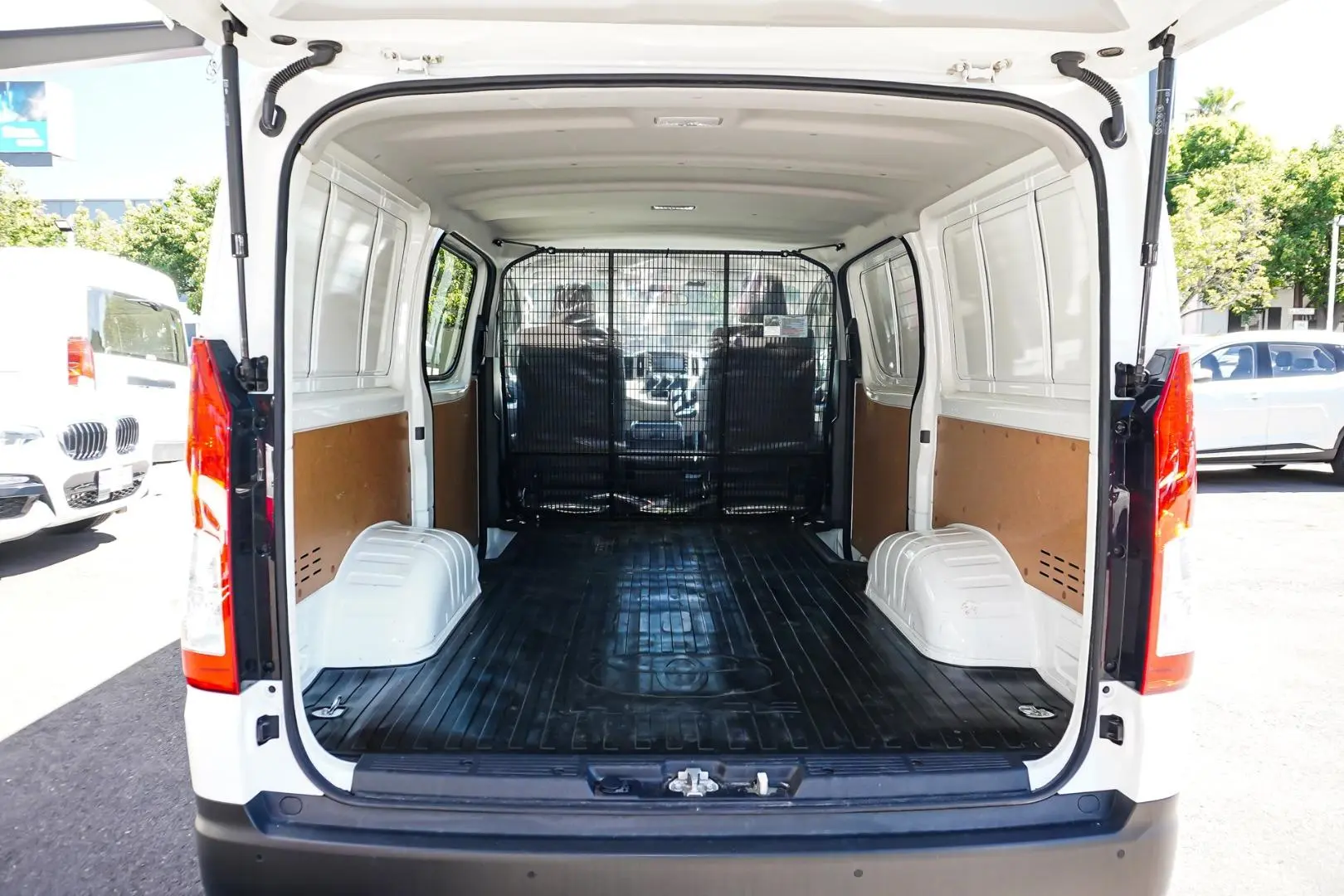 2021 Toyota Hiace Gallery Image 9