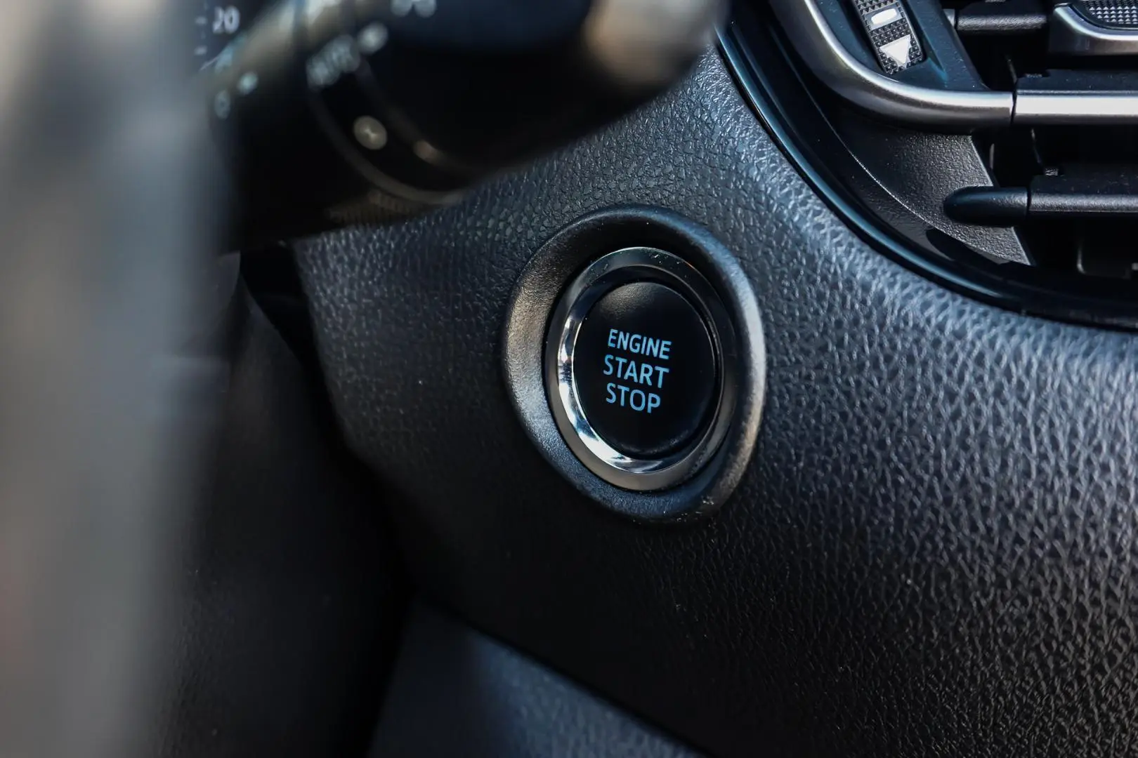 2017 Toyota C-HR Gallery Image 25
