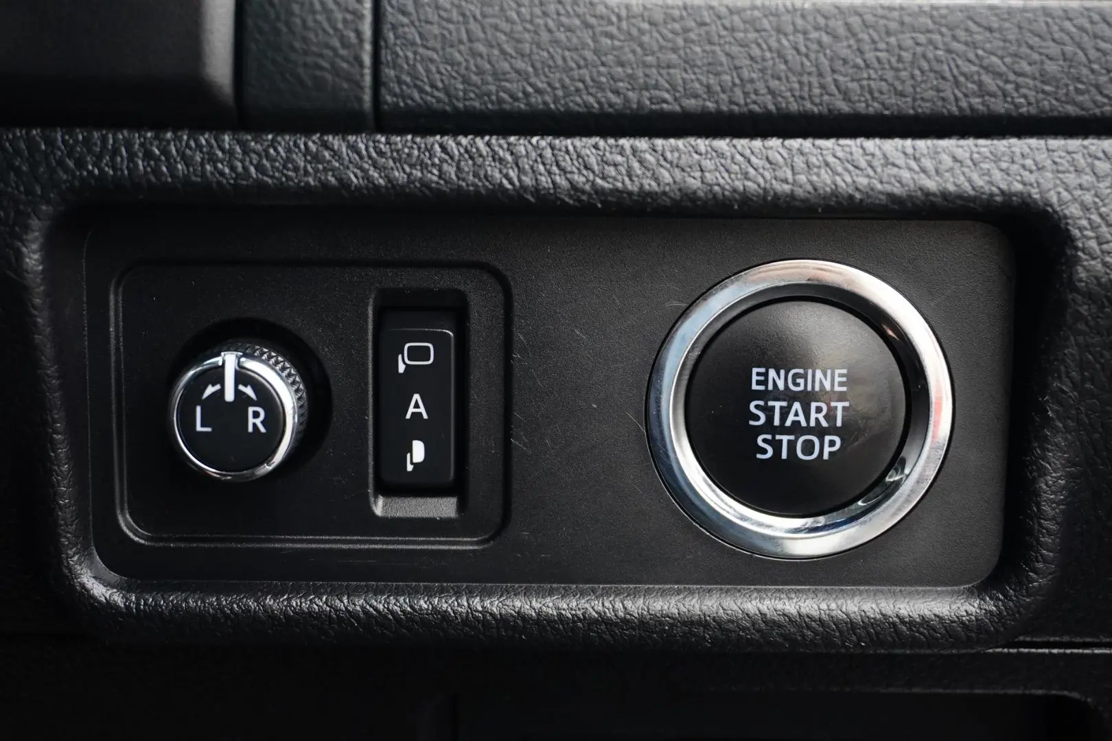 2020 Toyota Landcruiser Prado Gallery Image 24