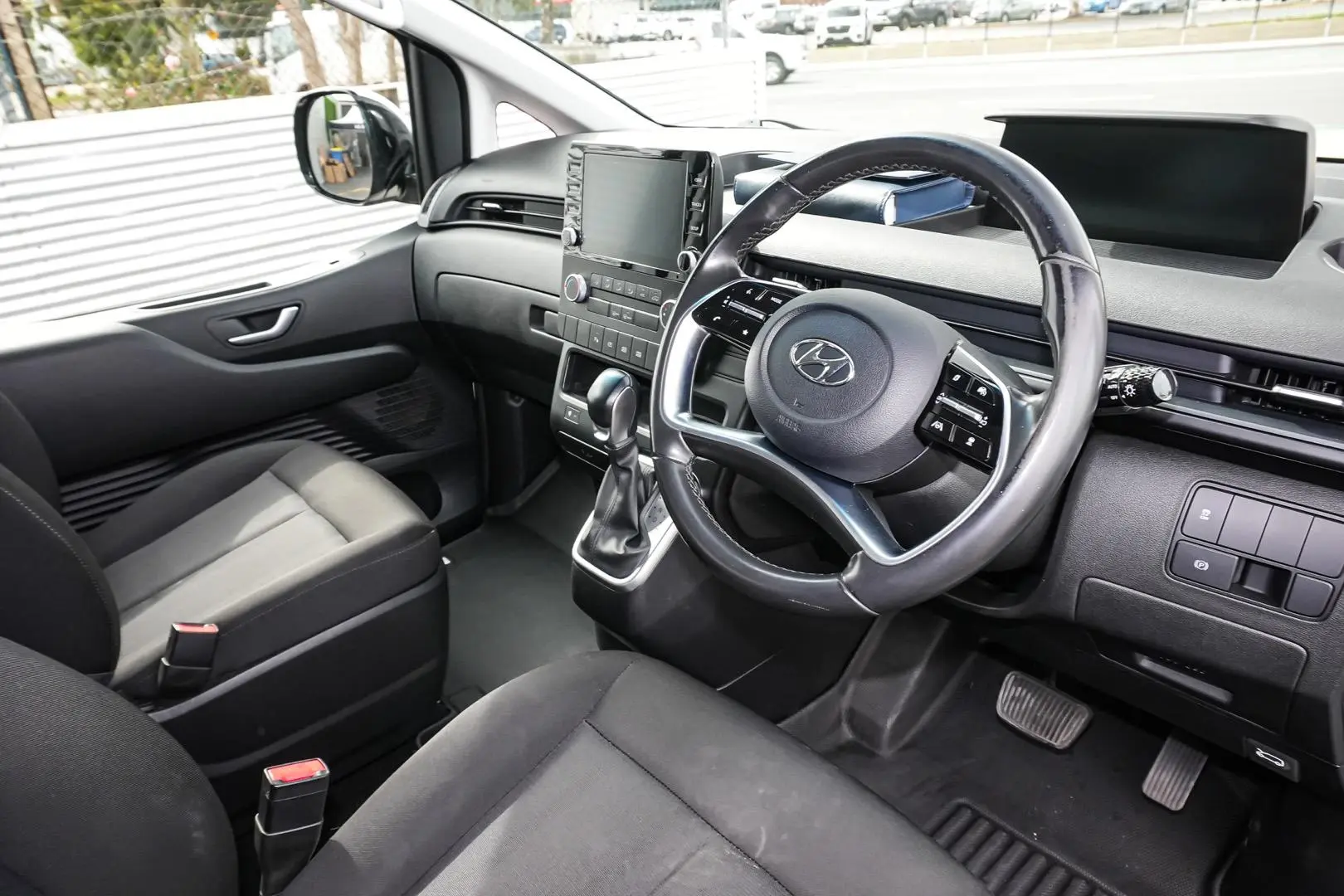 2022 Hyundai STARIA LOAD Gallery Image 6