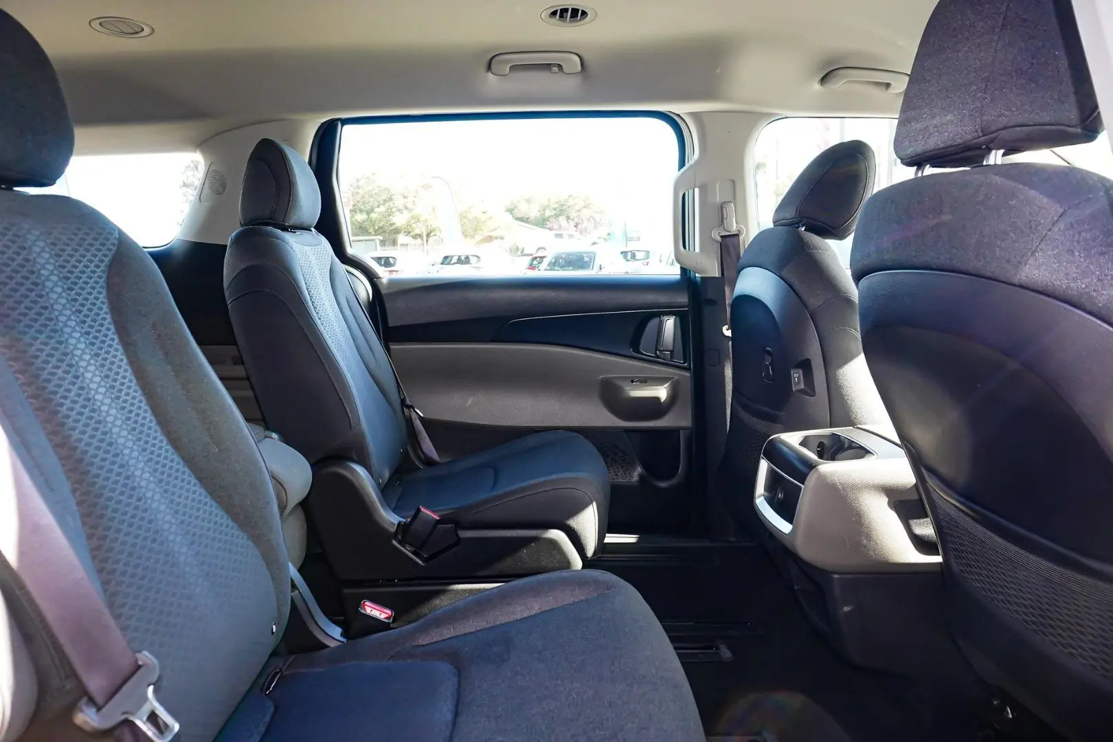 2024 Kia Carnival Gallery Image 8