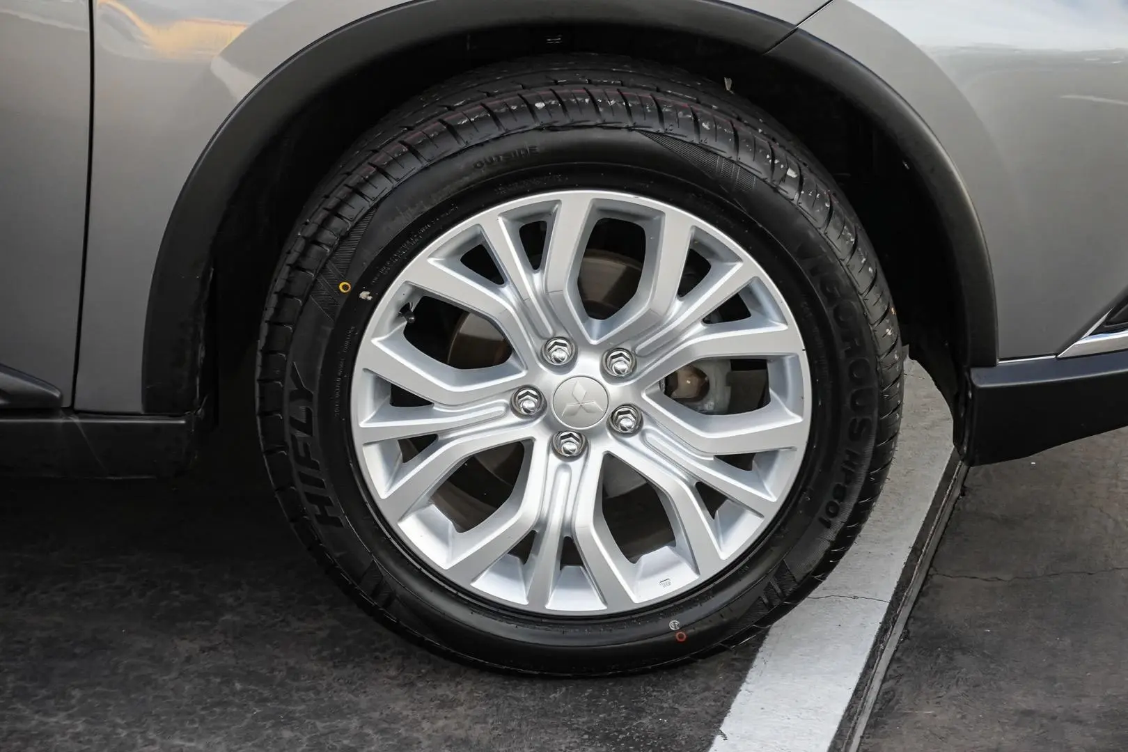 2021 Mitsubishi Outlander Gallery Image 10