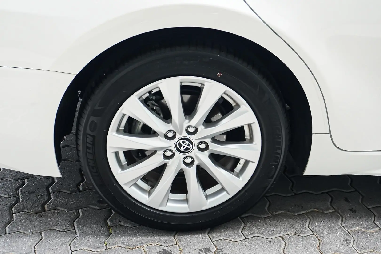 2020 Toyota Camry Gallery Image 17