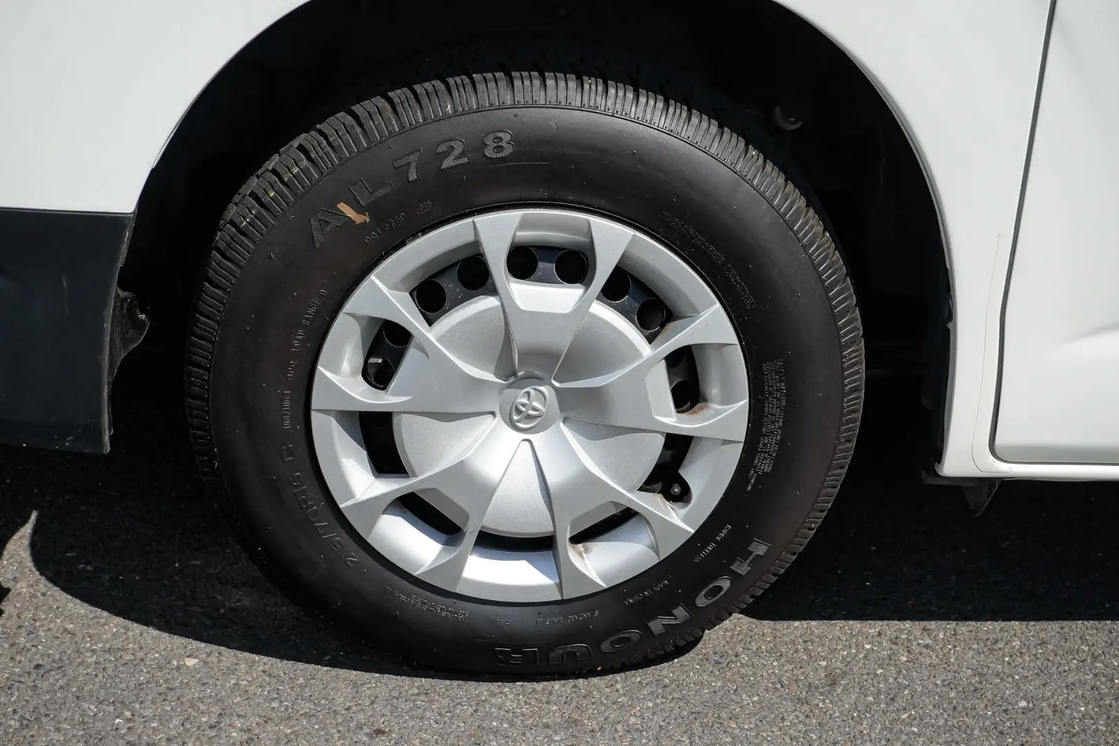 2021 Toyota Hiace Gallery Image 15