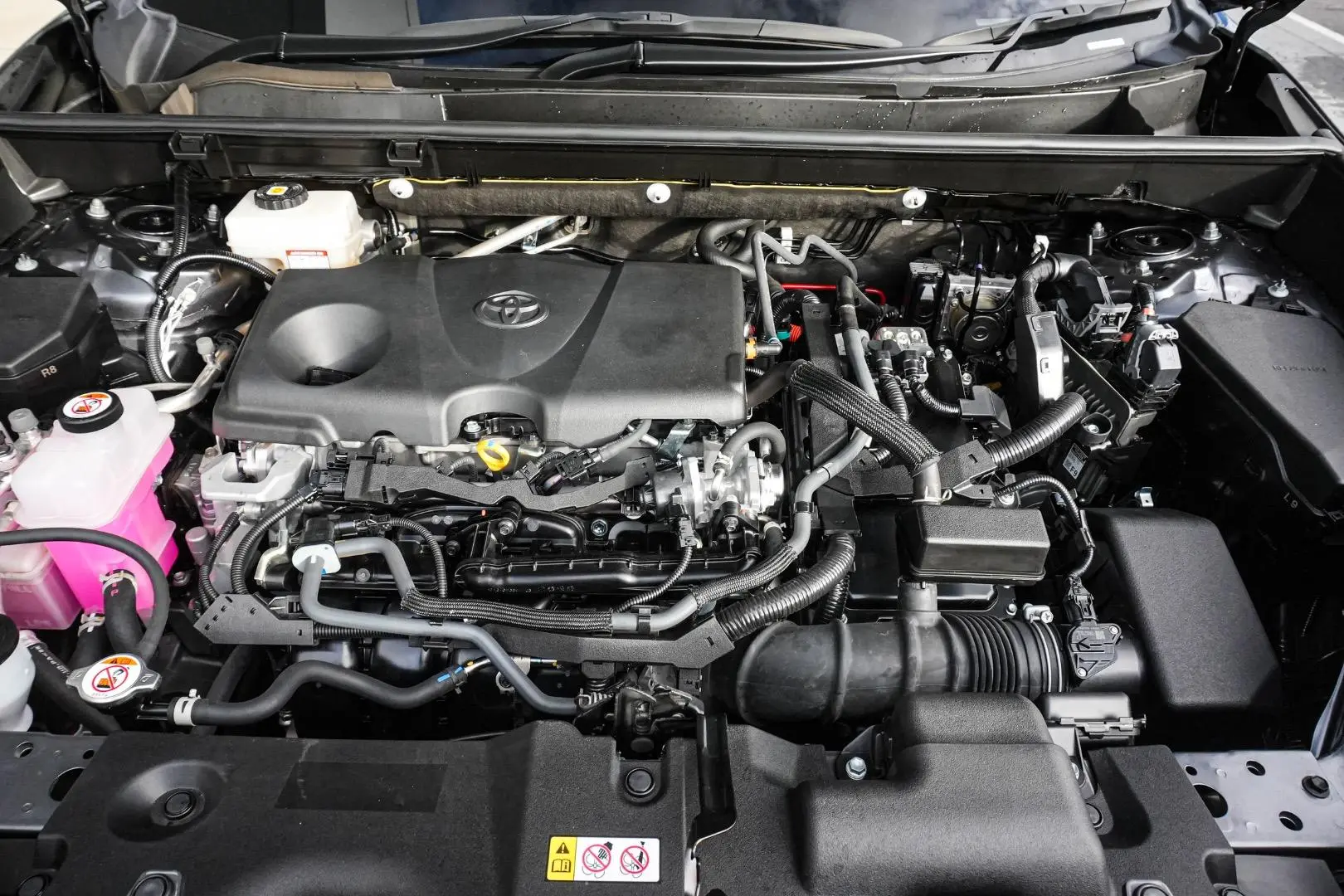2025 Toyota RAV4 Gallery Image 23