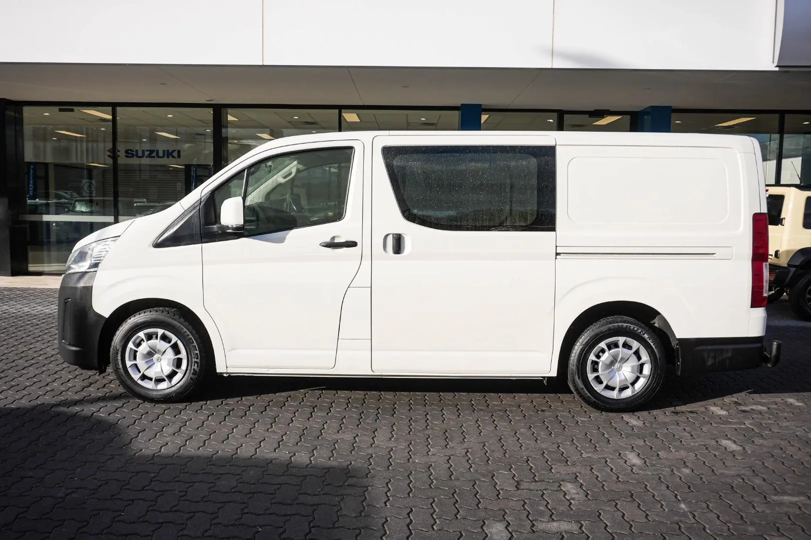 2020 Toyota Hiace Gallery Image 4