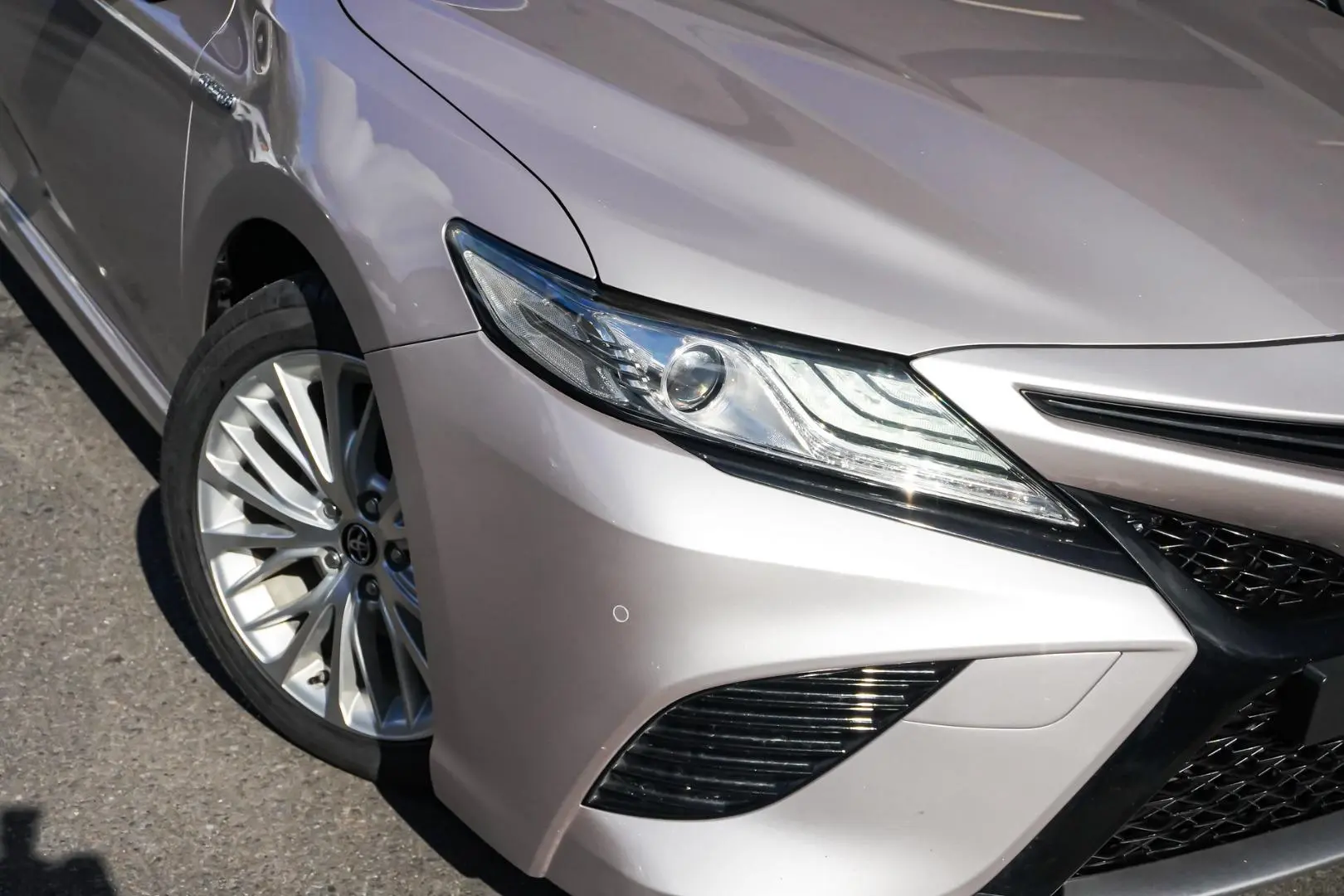 2018 Toyota Camry Gallery Image 11