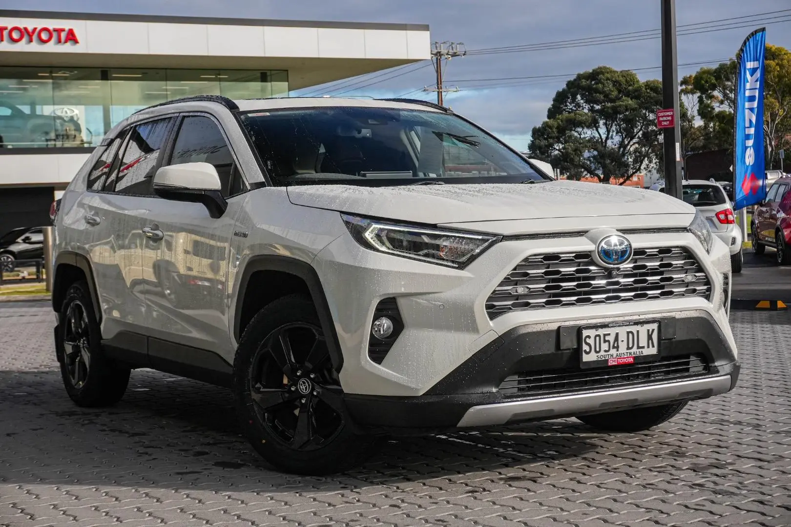 2020 Toyota RAV4 Gallery Image 2