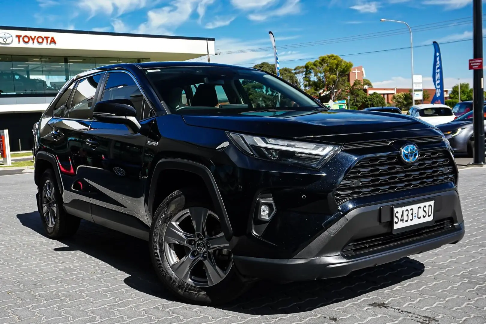 2022 Toyota RAV4 Gallery Image 2