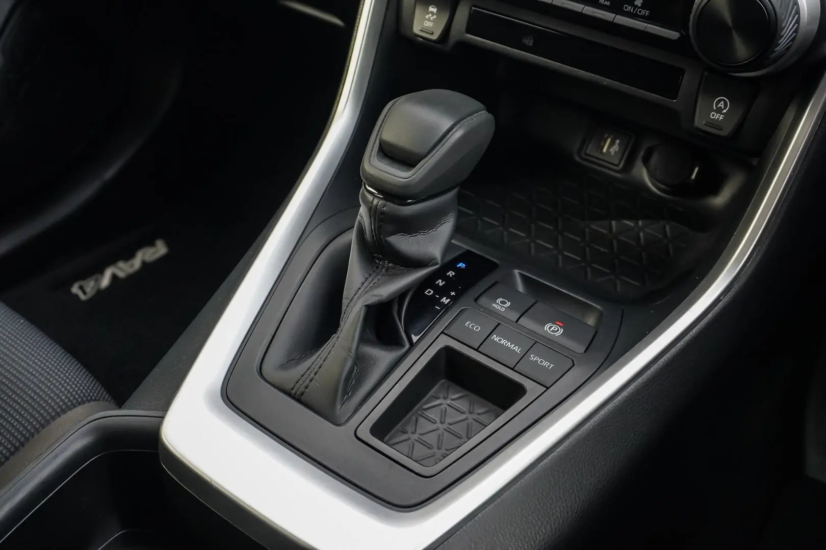 2024 Toyota RAV4 Gallery Image 18