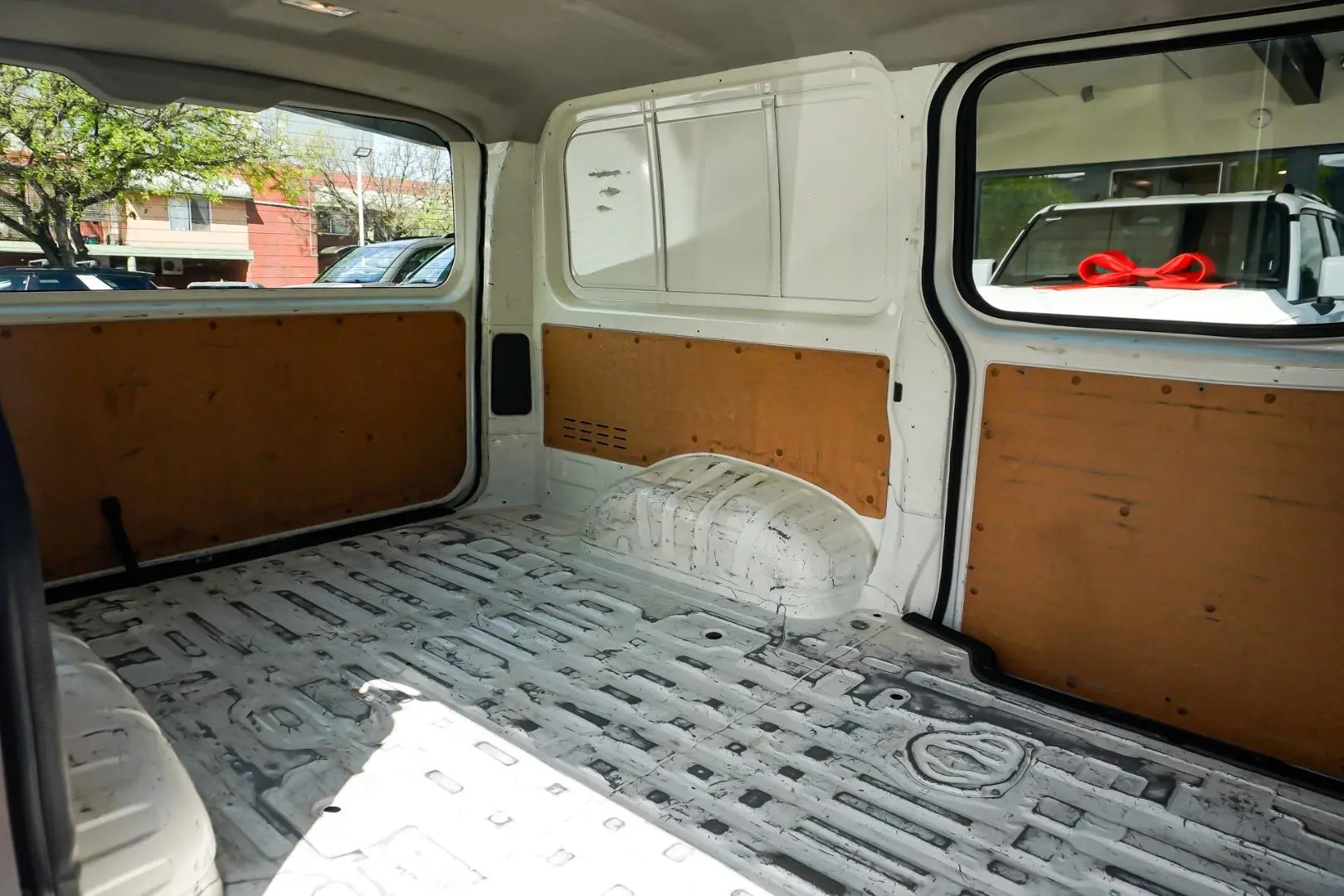 2021 Toyota Hiace Gallery Image 7