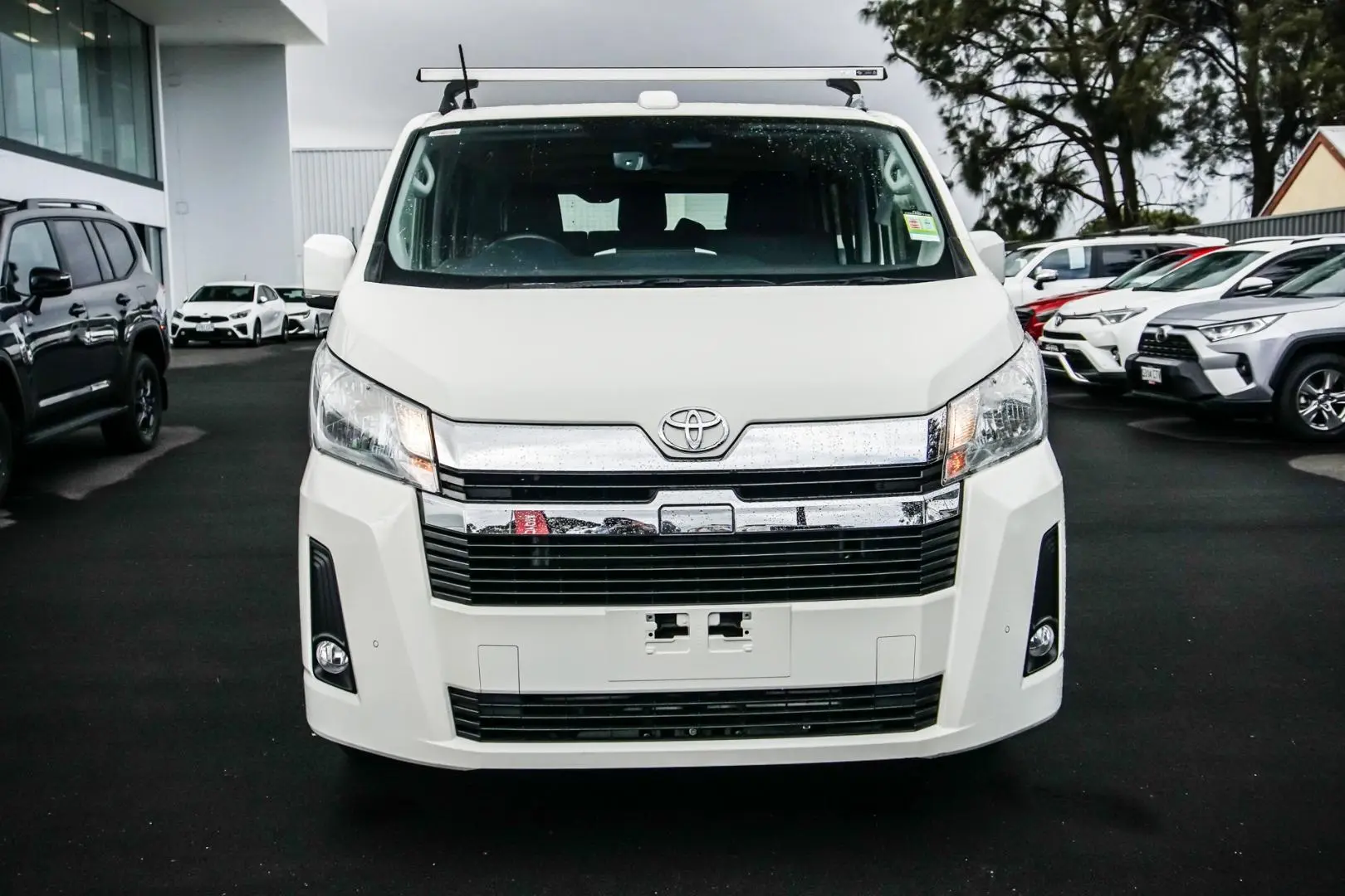 2021 Toyota Hiace Gallery Image 4