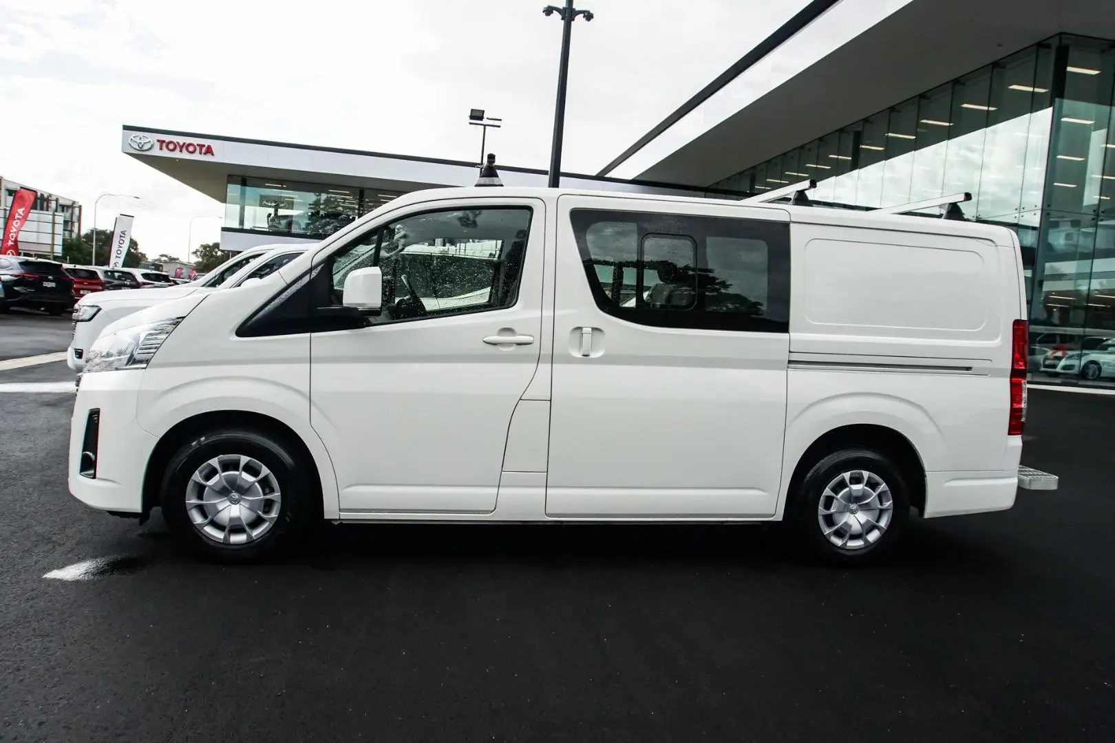 2021 Toyota Hiace Gallery Image 3