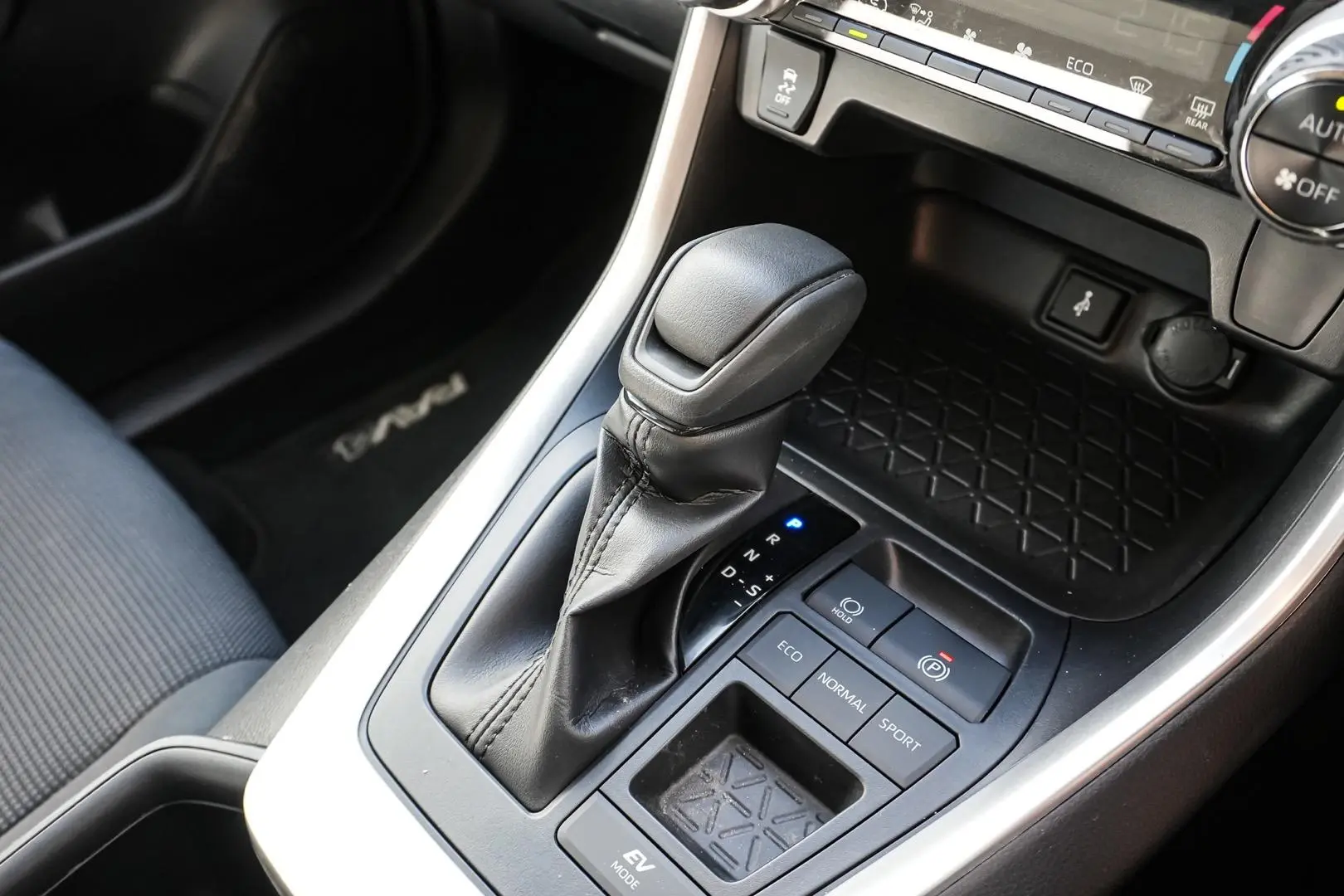 2022 Toyota RAV4 Gallery Image 19