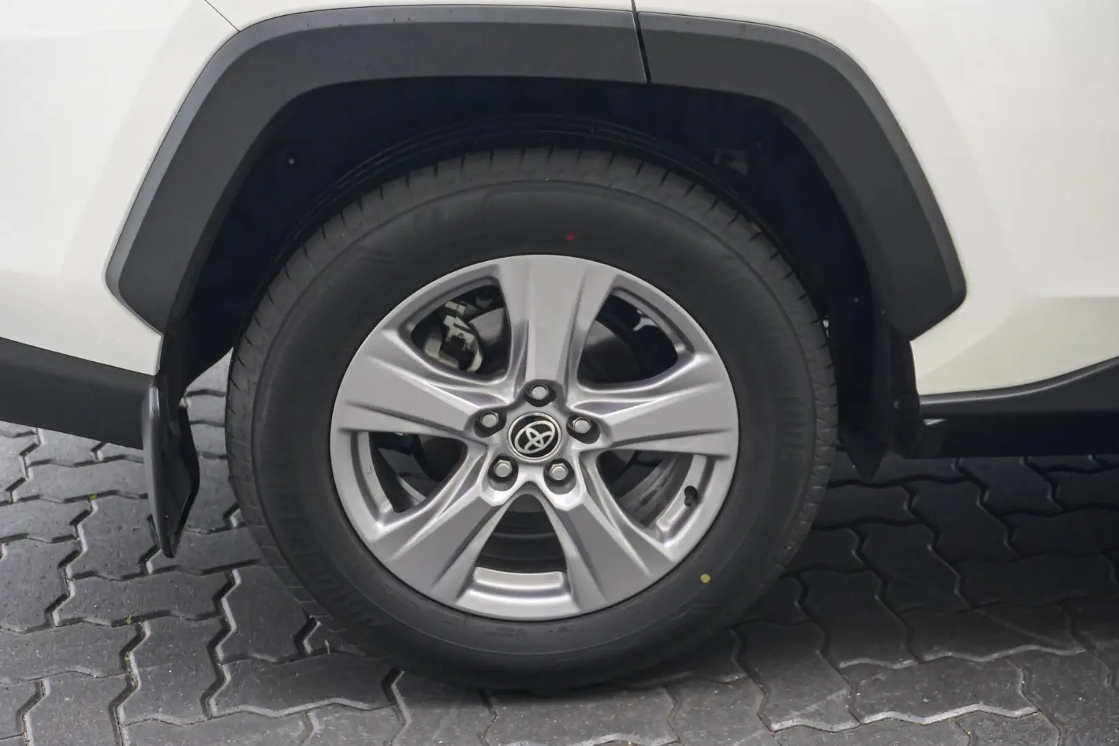 2024 Toyota RAV4 Gallery Image 17