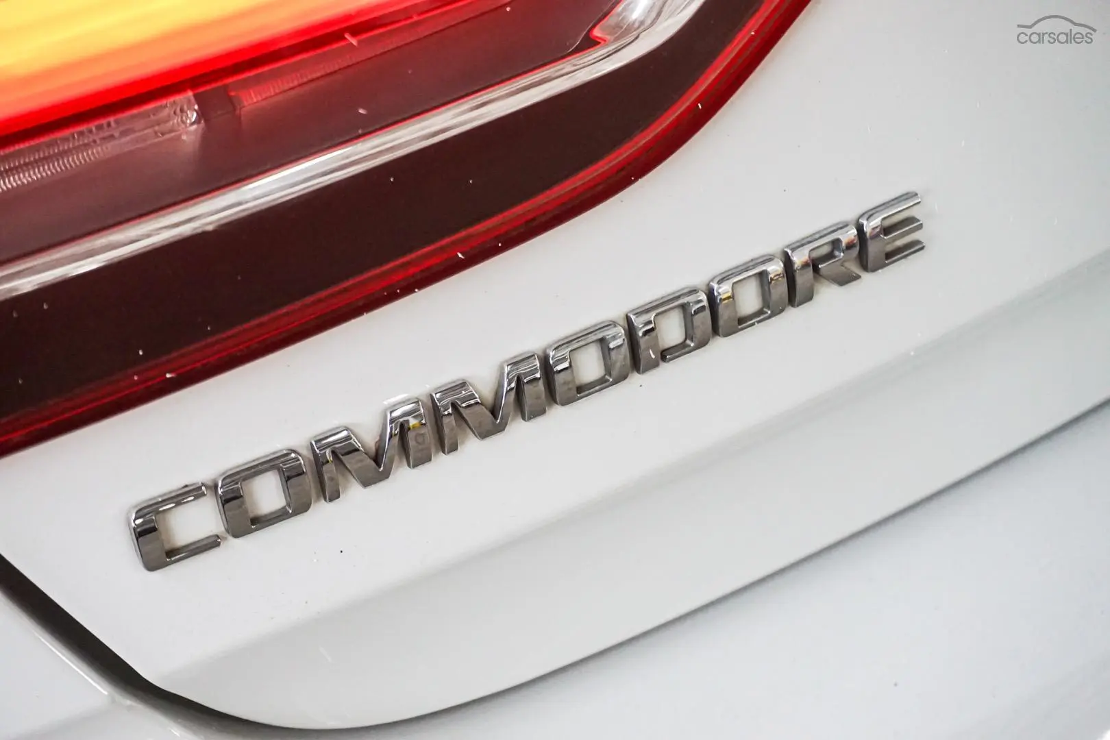 2018 Holden Commodore Image 13